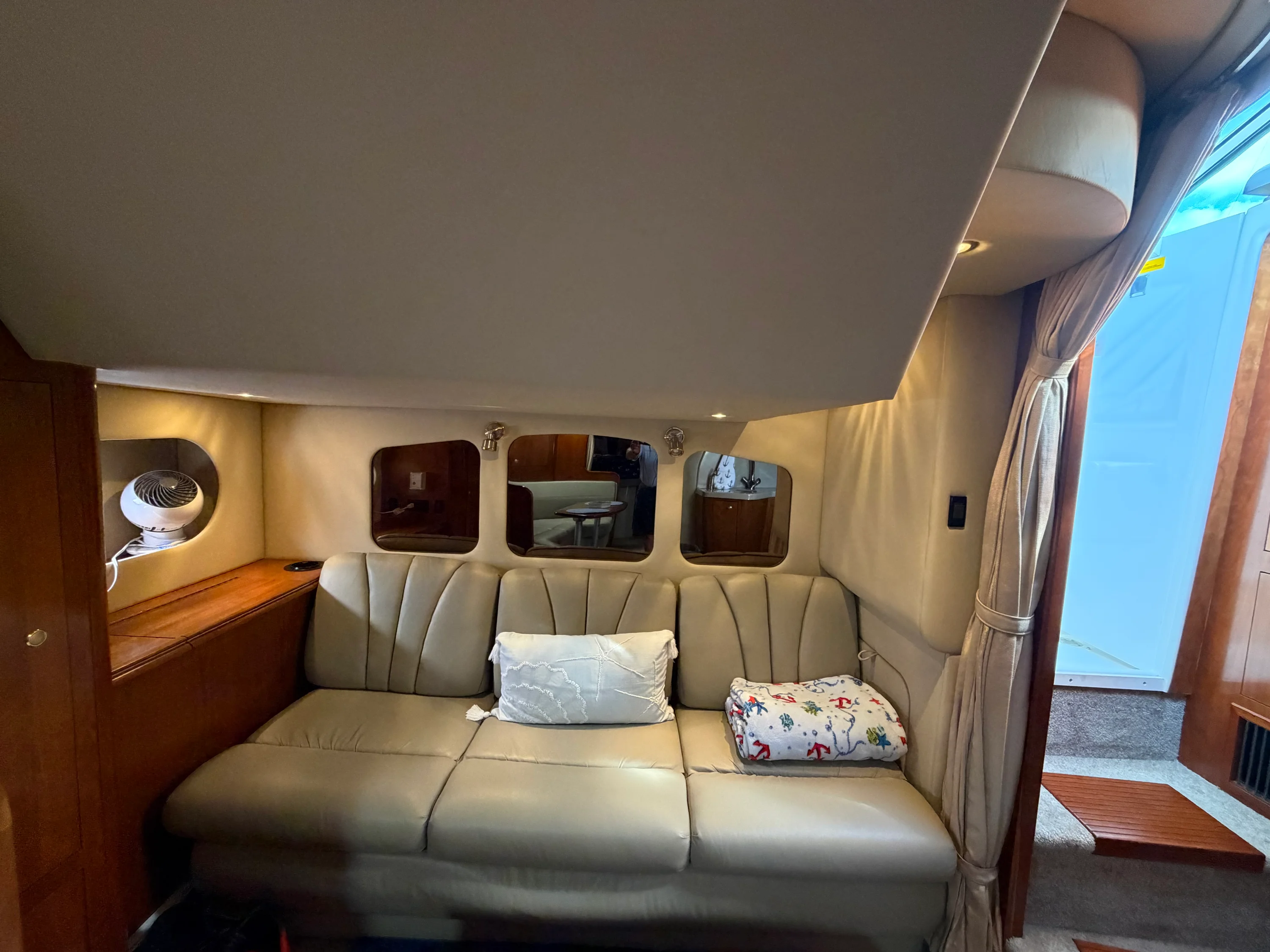 2005 Cruisers Yachts 370 EXPRESS Image Thumbnail #16
