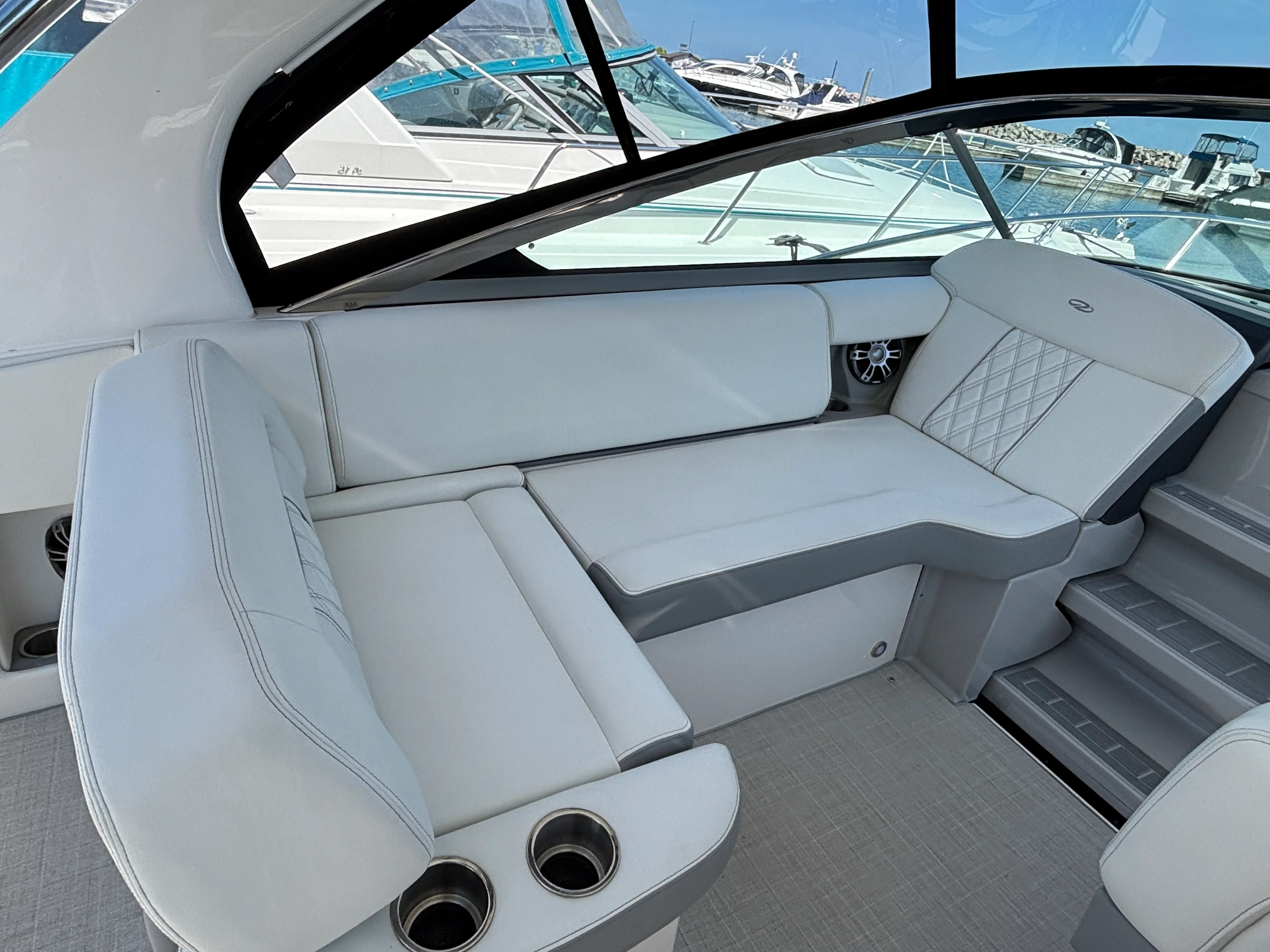 2024 Regal 33 EXPRESS Image Thumbnail #6