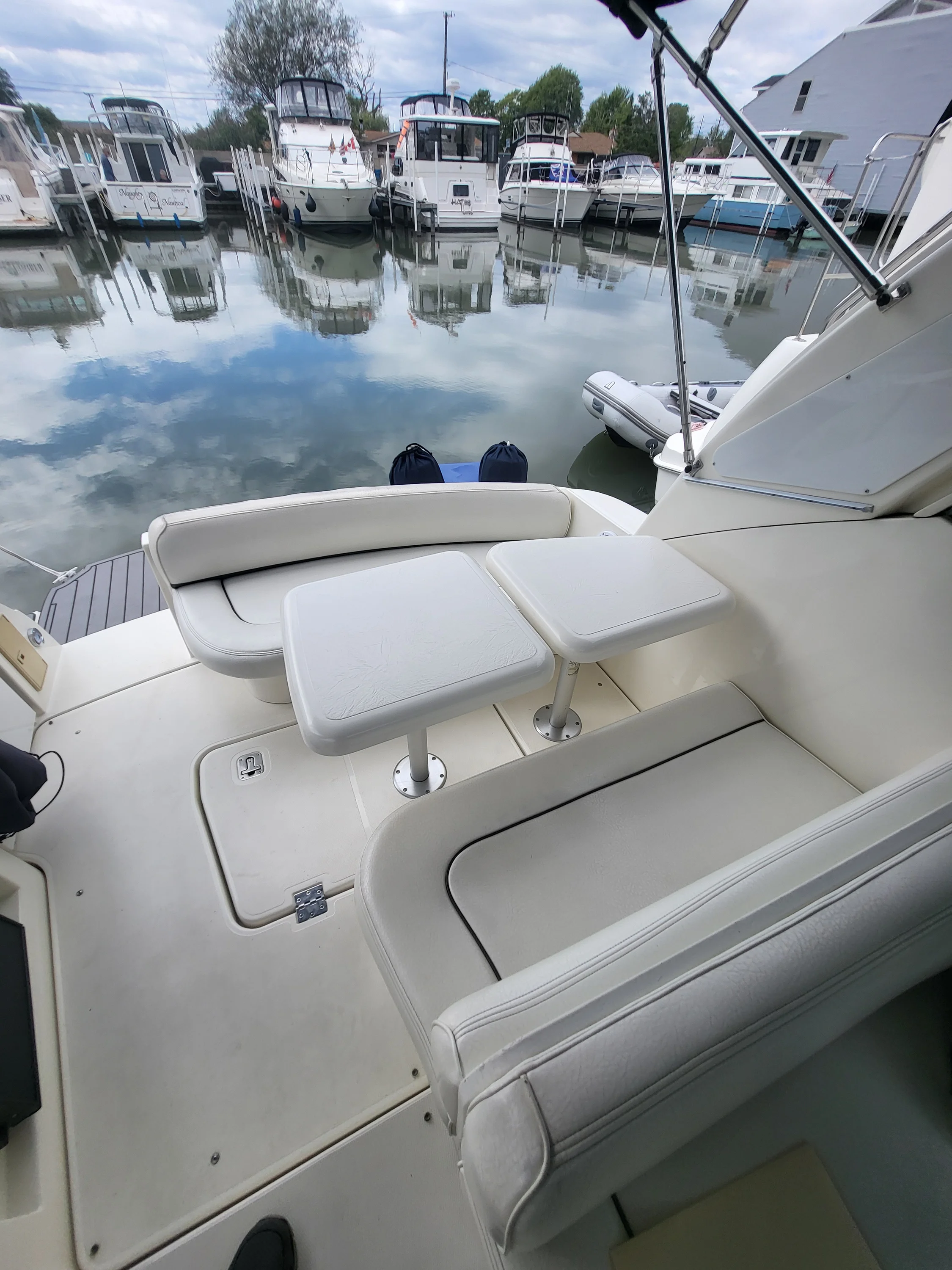 2007 Cruisers Yachts 310 EXPRESS Image Thumbnail #5