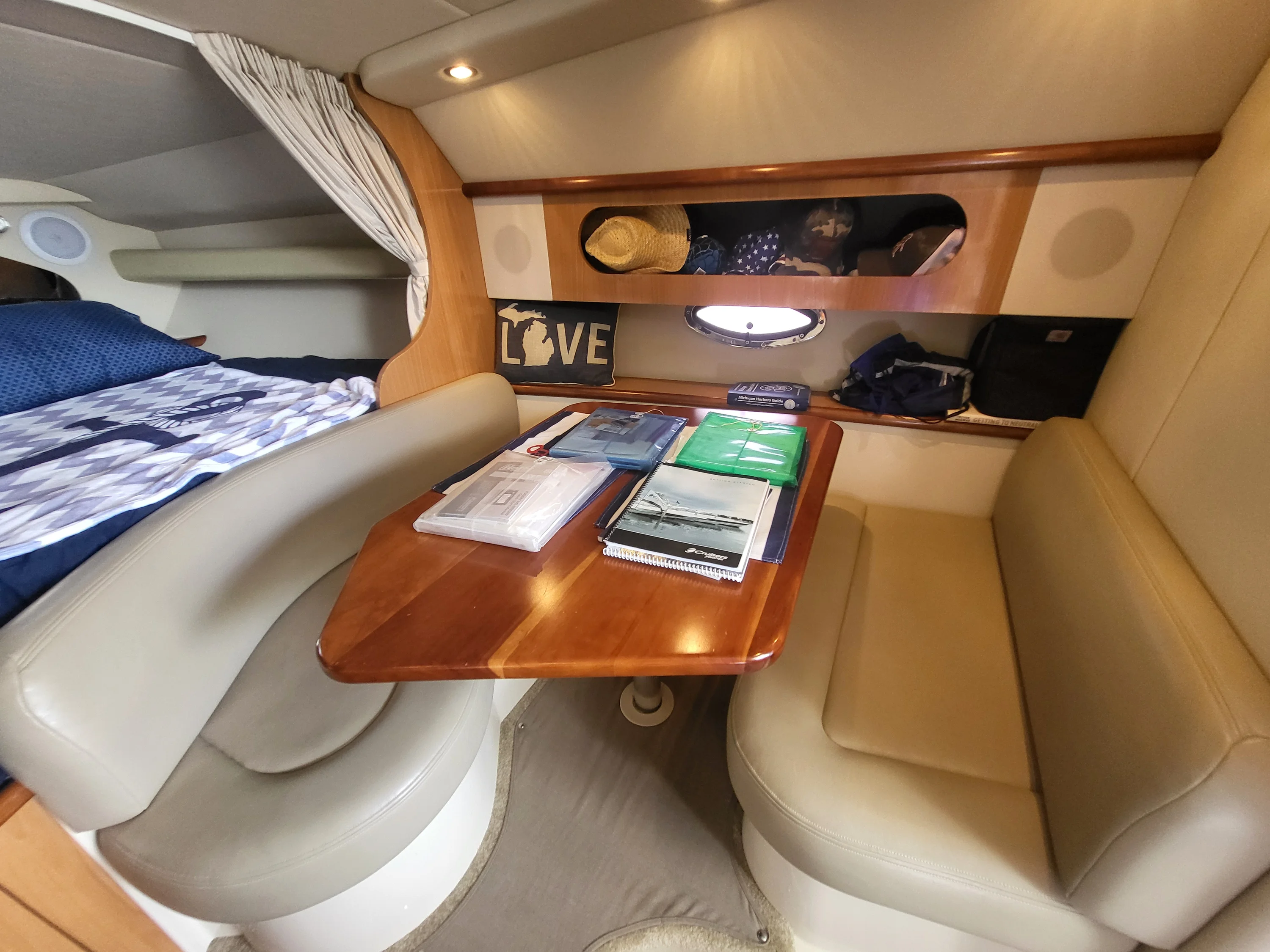 2007 Cruisers Yachts 310 EXPRESS Image Thumbnail #17