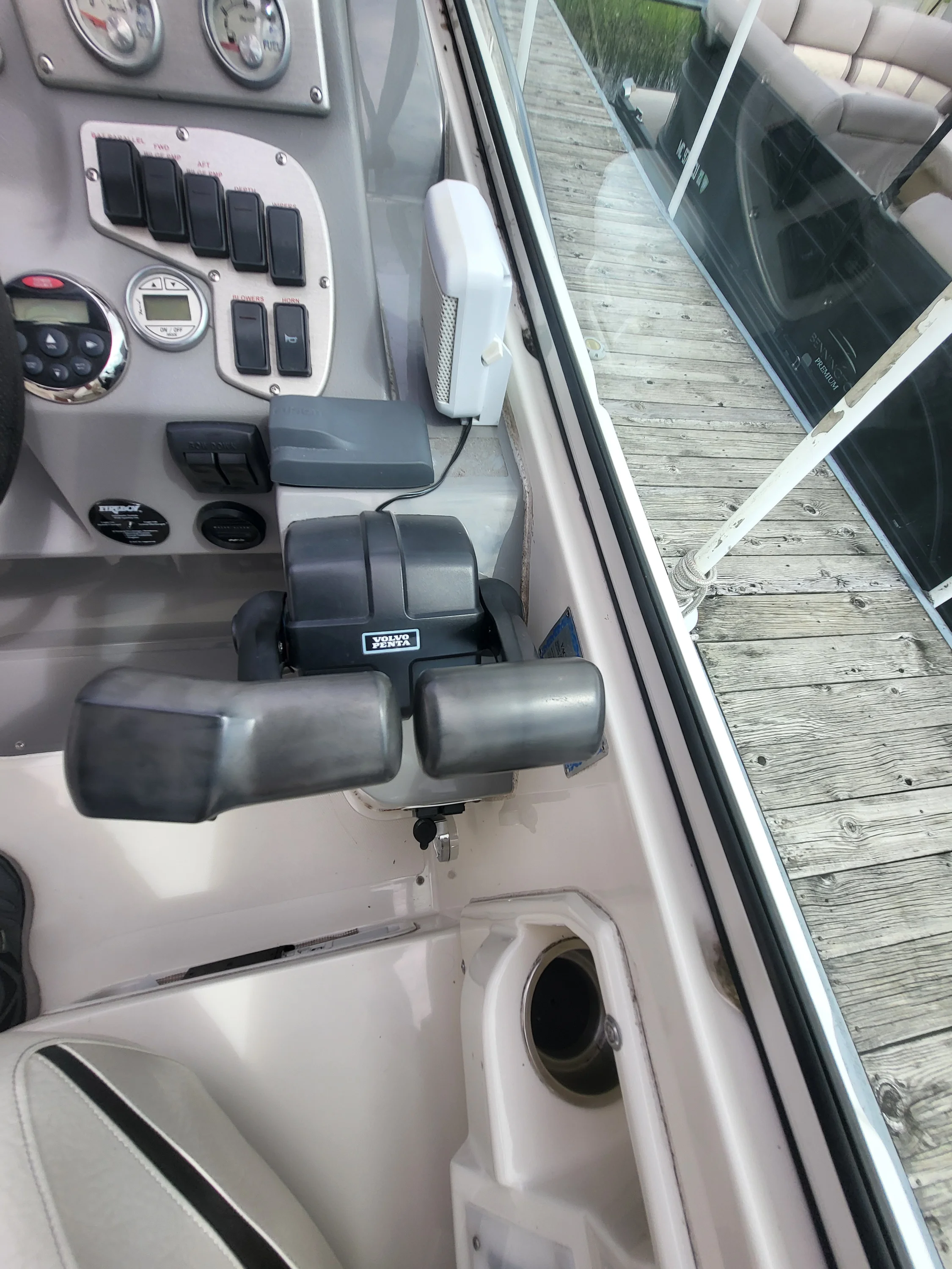 2007 Cruisers Yachts 310 EXPRESS Image Thumbnail #12