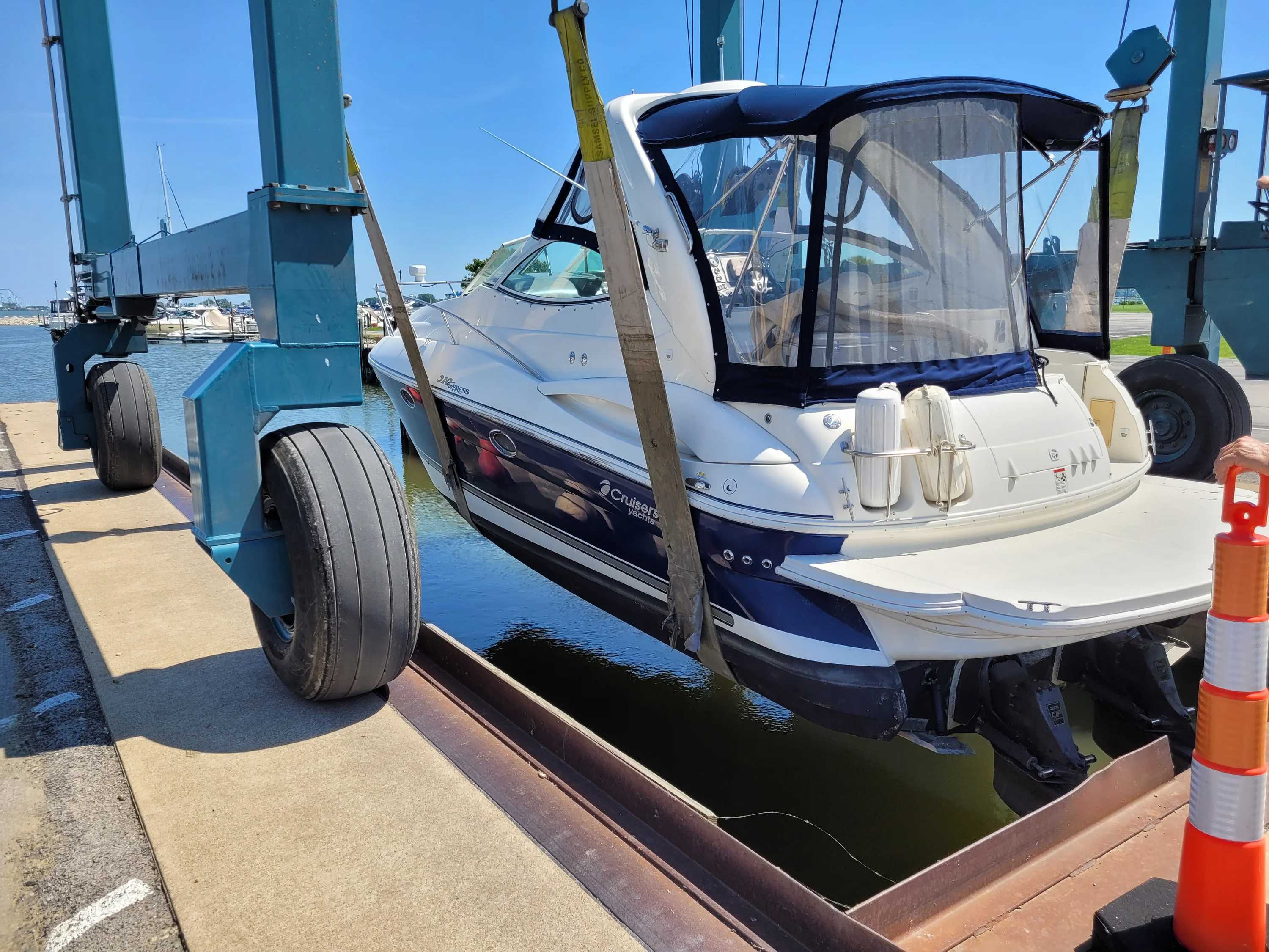 2007 Cruisers Yachts 310 EXPRESS Image Thumbnail #1