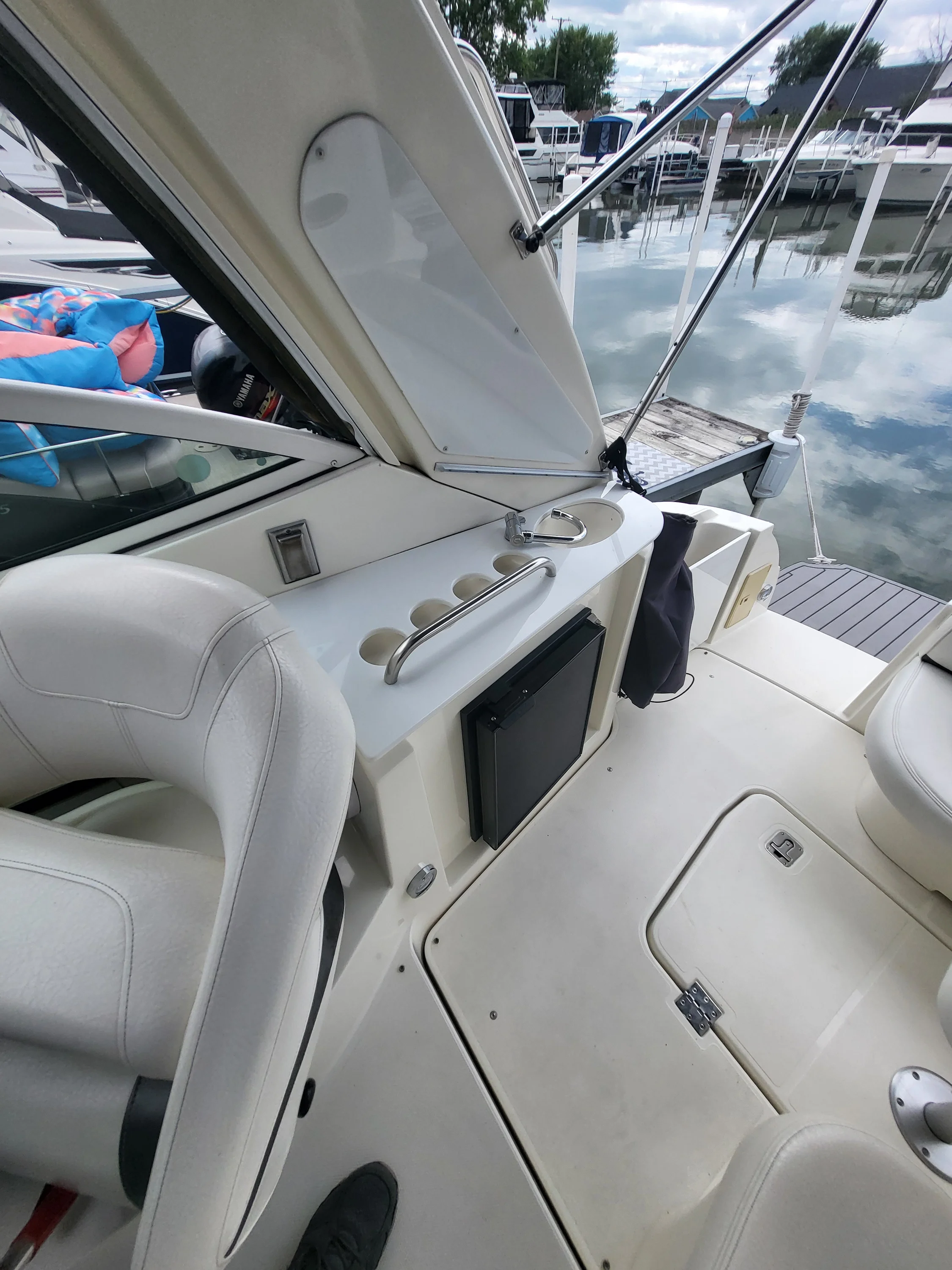 2007 Cruisers Yachts 310 EXPRESS Image Thumbnail #7