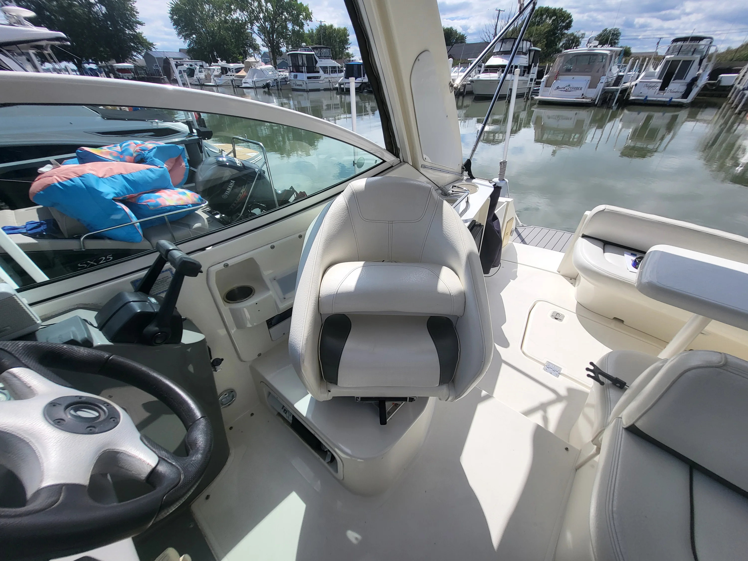 2007 Cruisers Yachts 310 EXPRESS Image Thumbnail #24