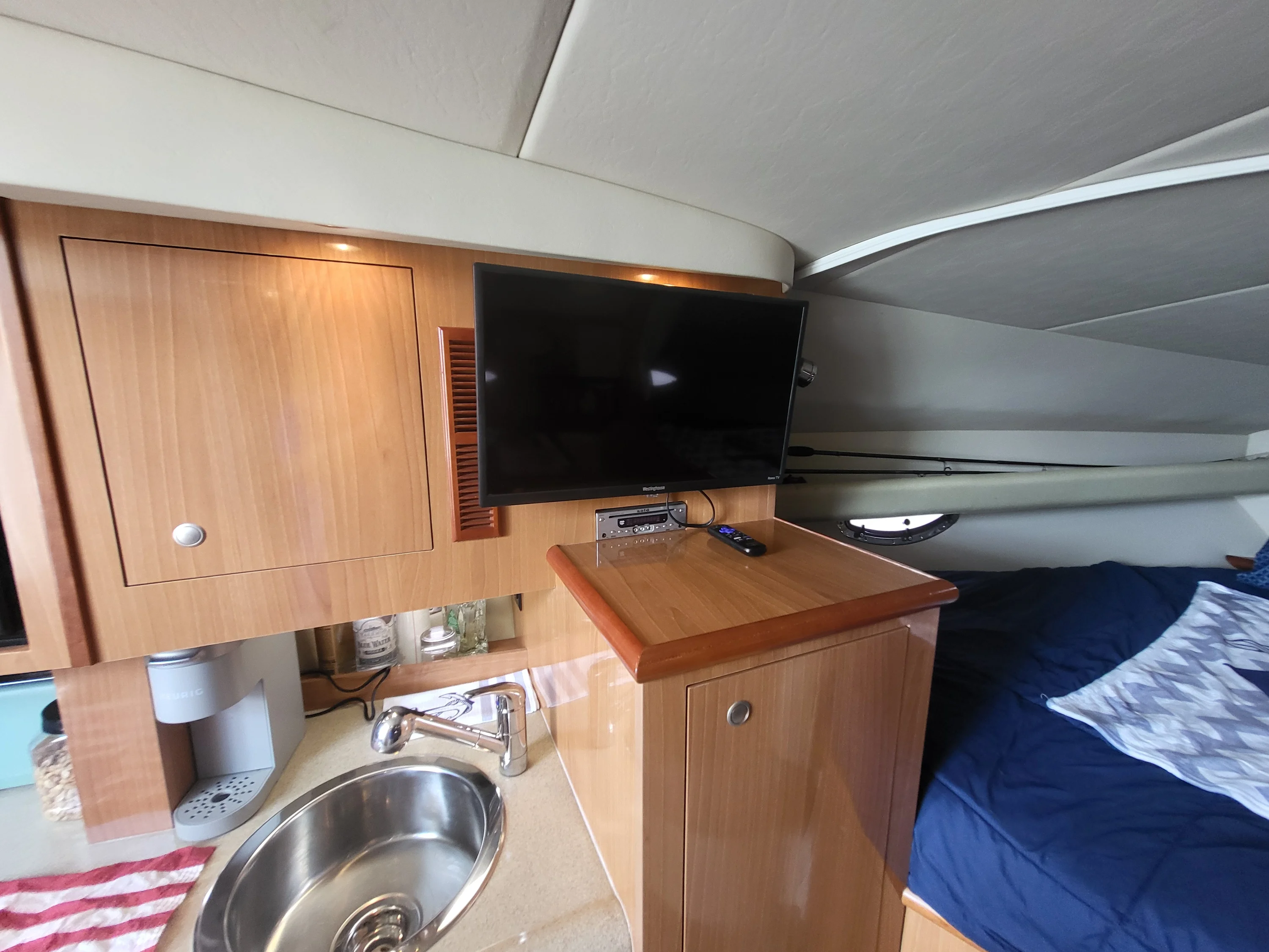 2007 Cruisers Yachts 310 EXPRESS Image Thumbnail #15