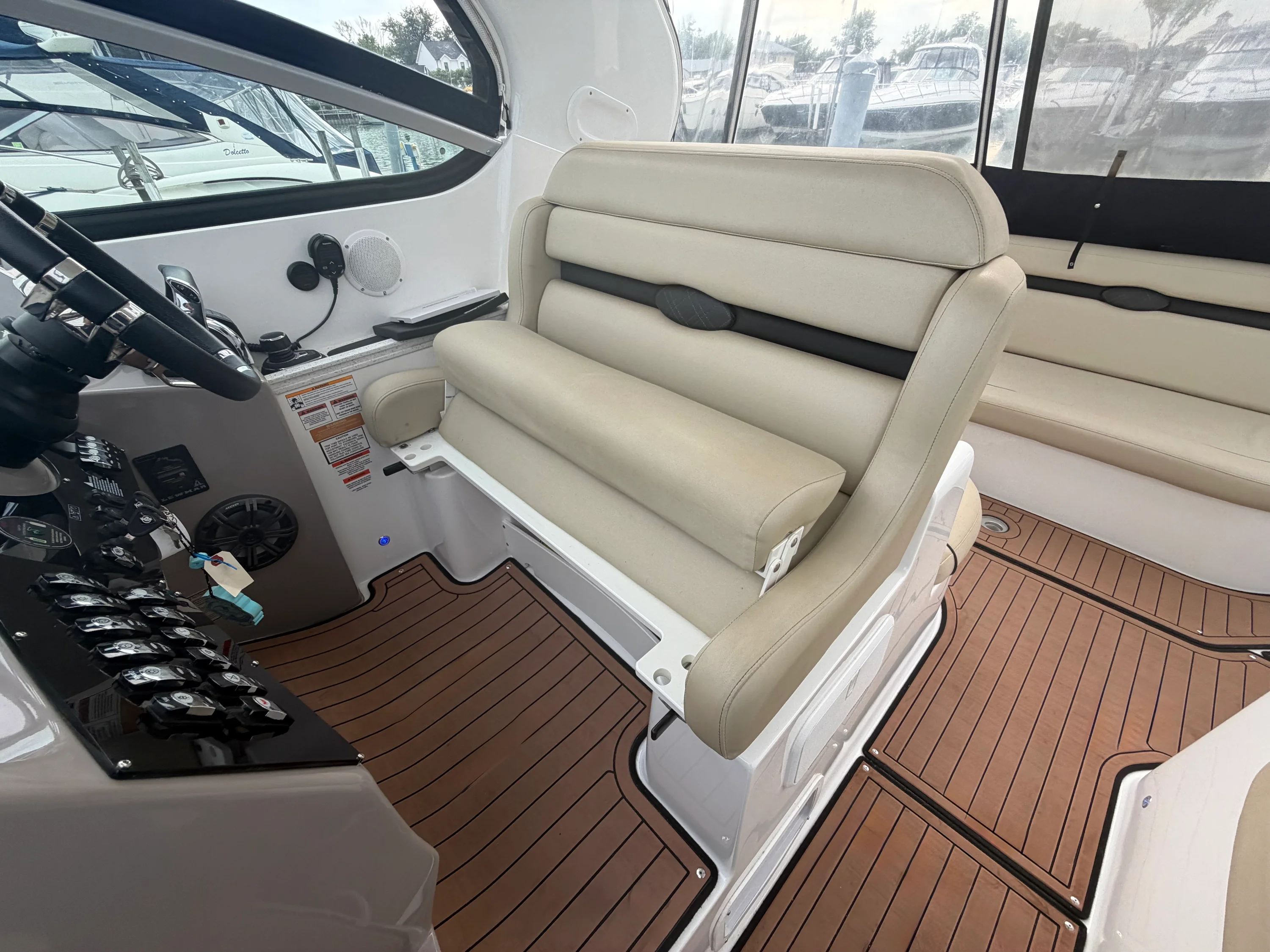 2019 Rinker 370 EX Image Thumbnail #11