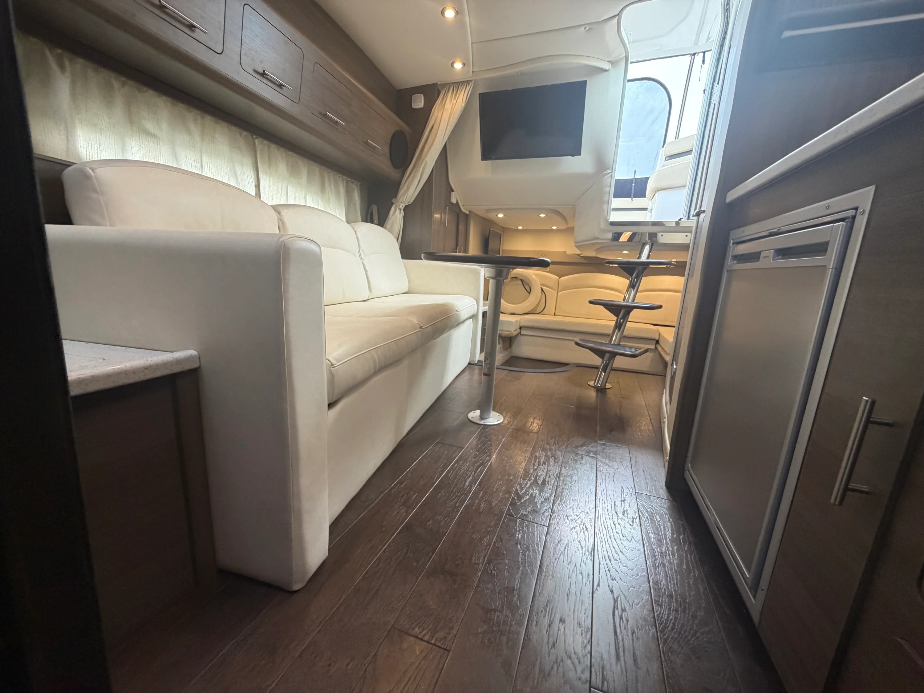2019 Rinker 370 EX Image Thumbnail #19