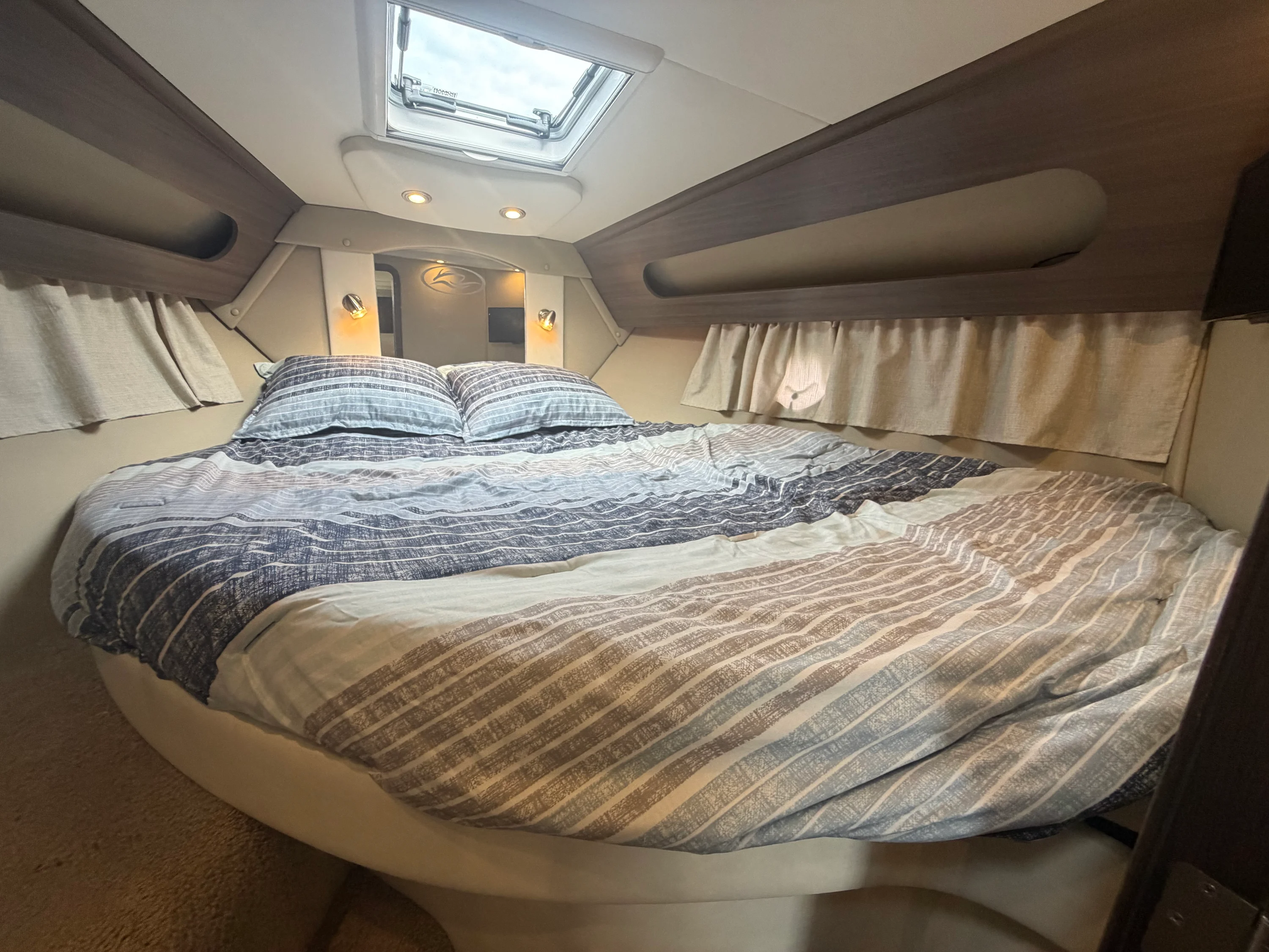 2019 Rinker 370 EX Image Thumbnail #18