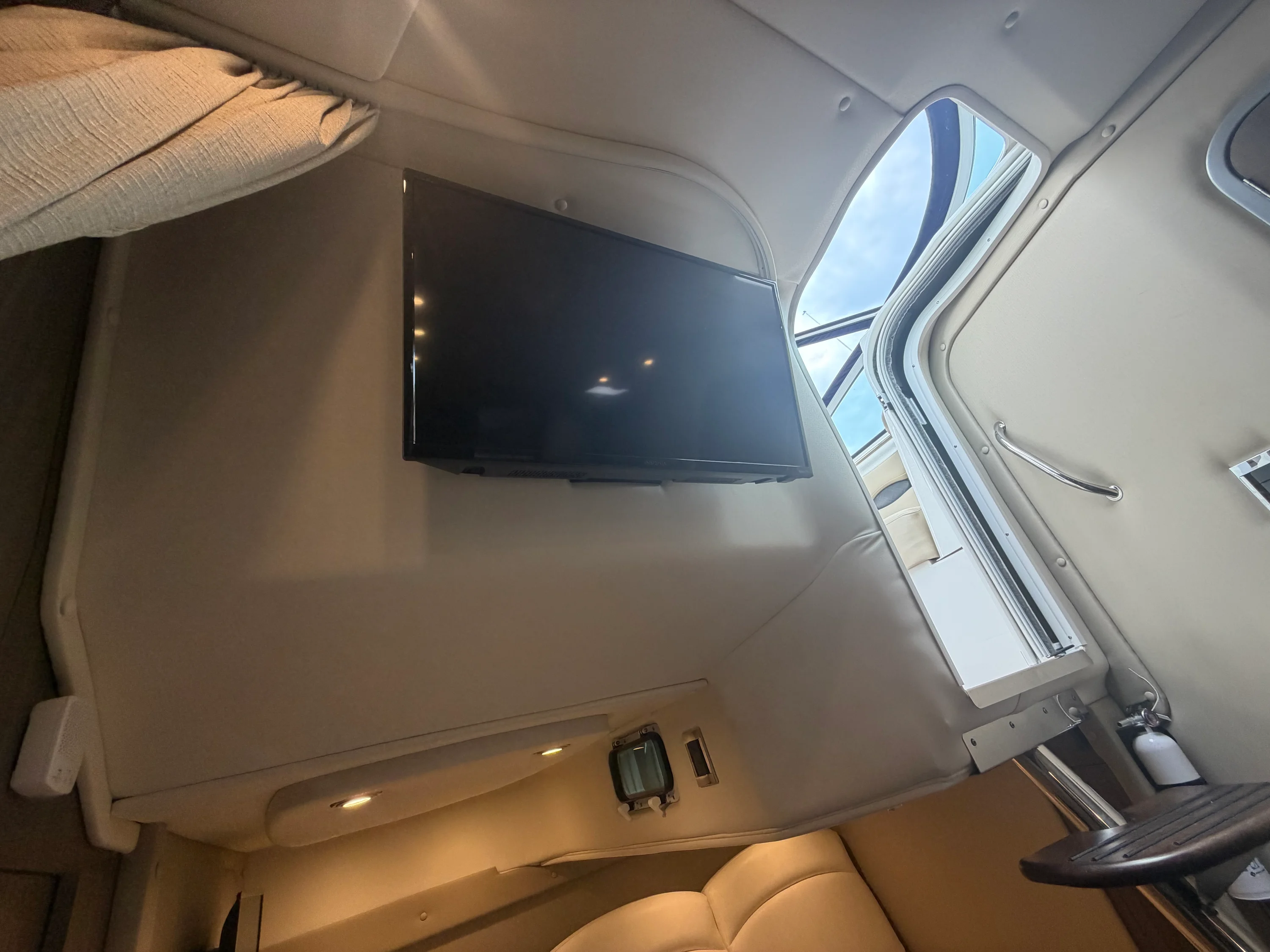 2019 Rinker 370 EX Image Thumbnail #30