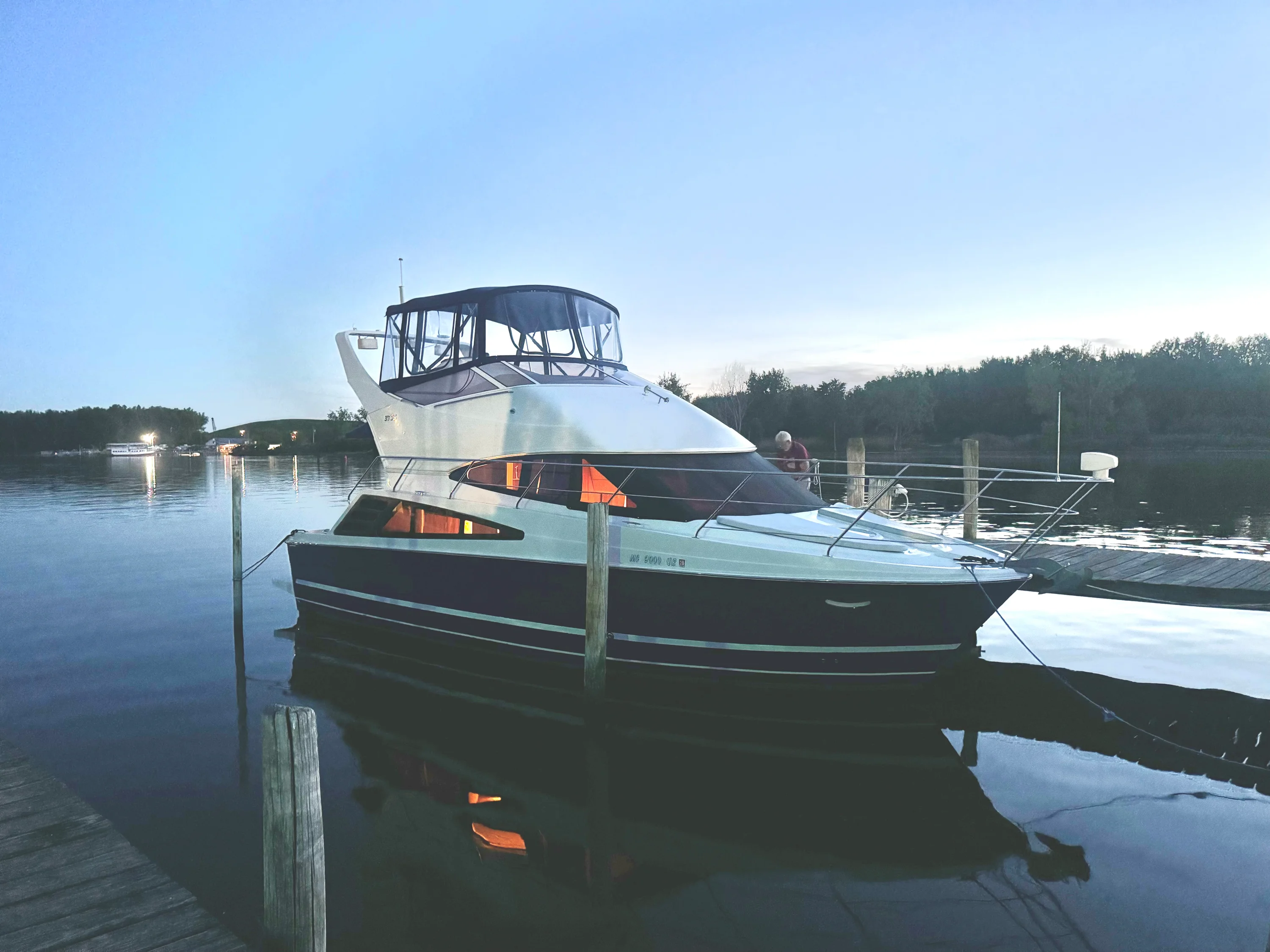 2005 Carver Yachts 33 SUPER SPORT Image Thumbnail #3