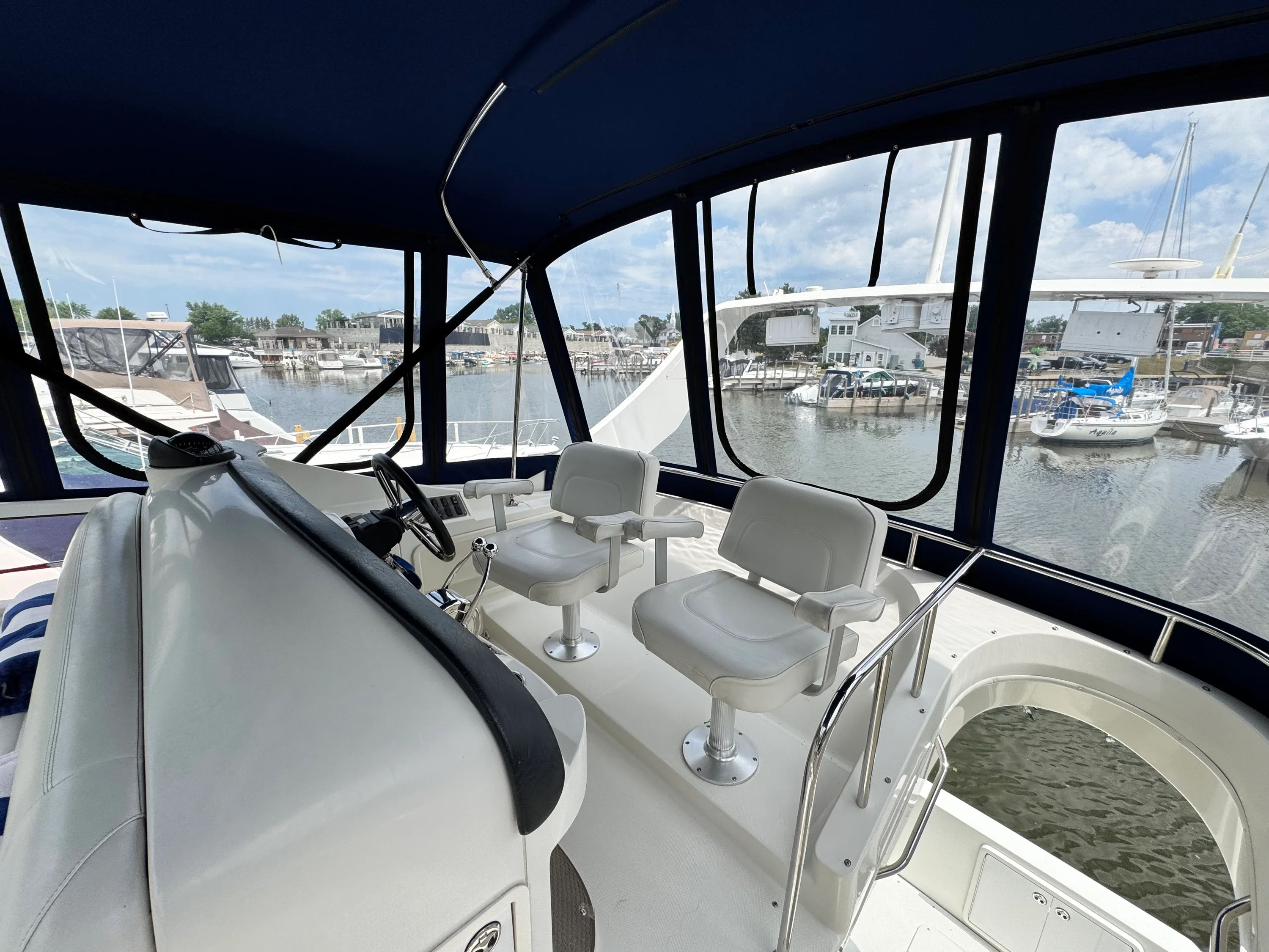 2005 Carver Yachts 33 SUPER SPORT Image Thumbnail #5