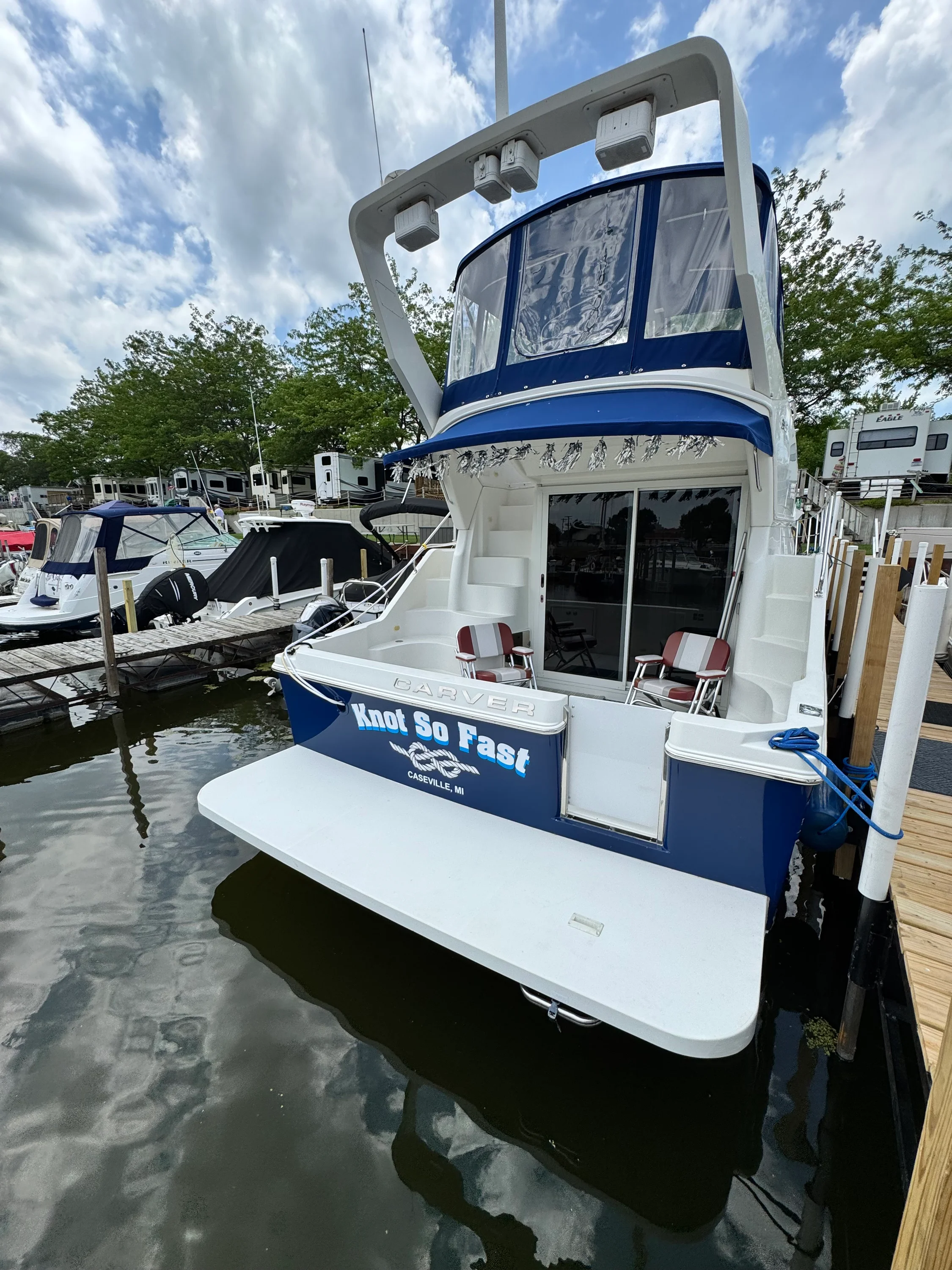 2005 Carver Yachts 33 SUPER SPORT Image Thumbnail #2