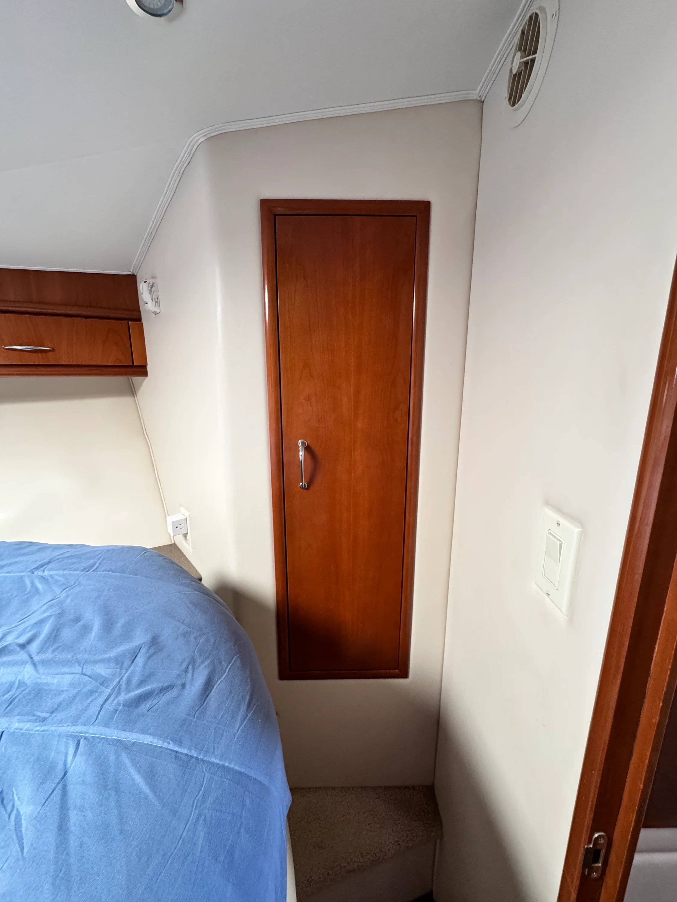 2005 Carver Yachts 33 SUPER SPORT Image Thumbnail #15