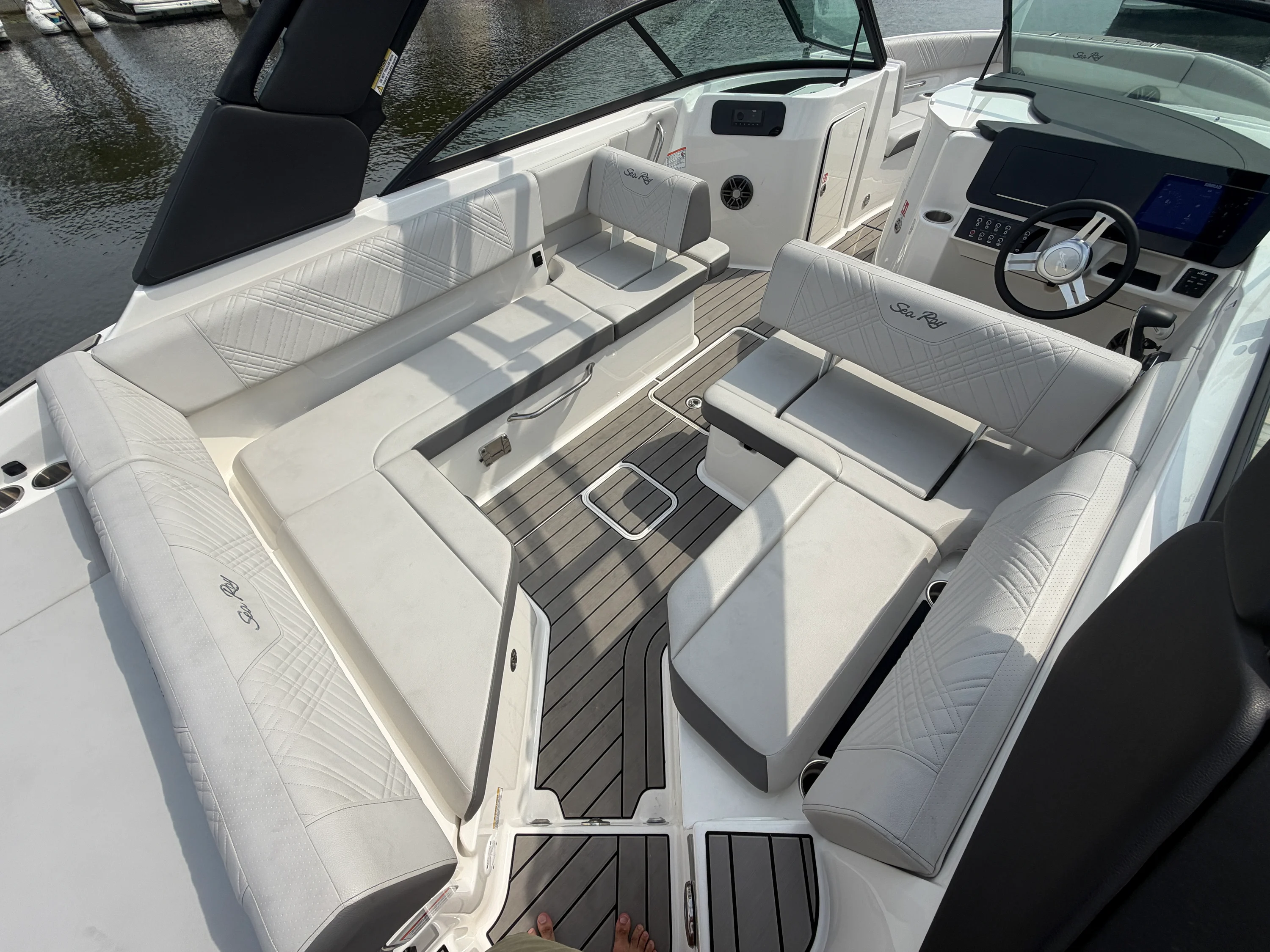 2025 Sea Ray SDX 250 Image Thumbnail #16