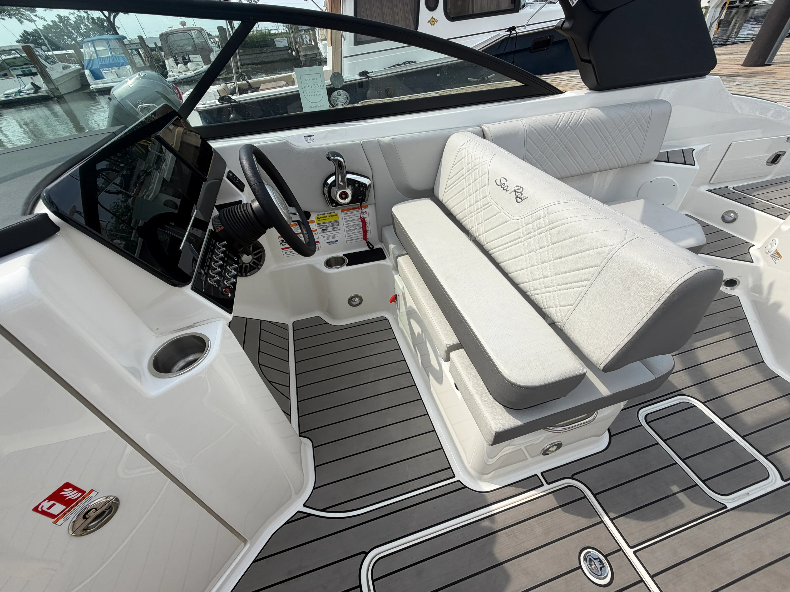 2025 Sea Ray SDX 250 Image Thumbnail #20