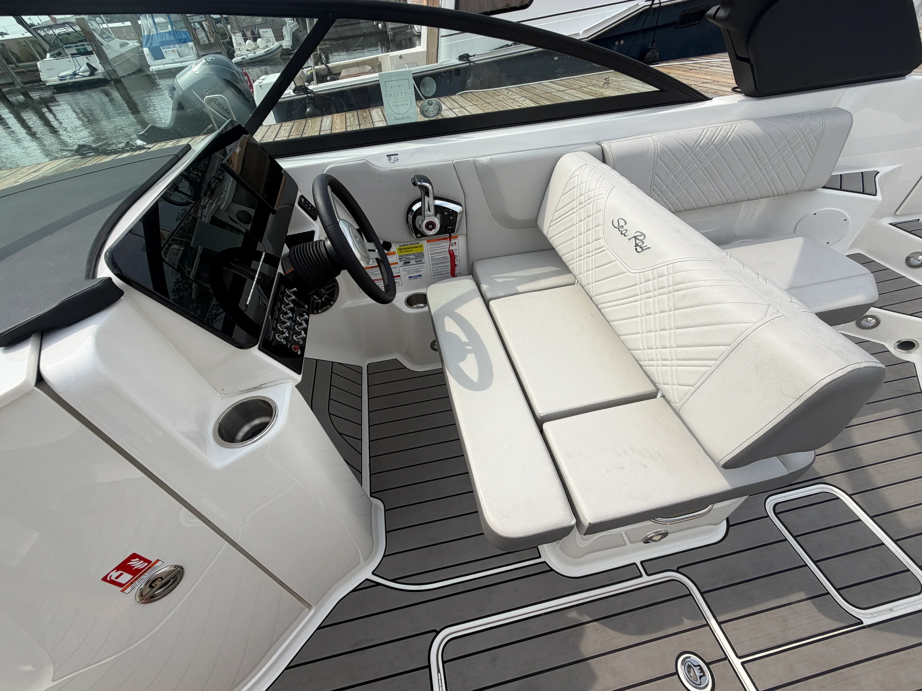 2025 Sea Ray SDX 250 Image Thumbnail #19