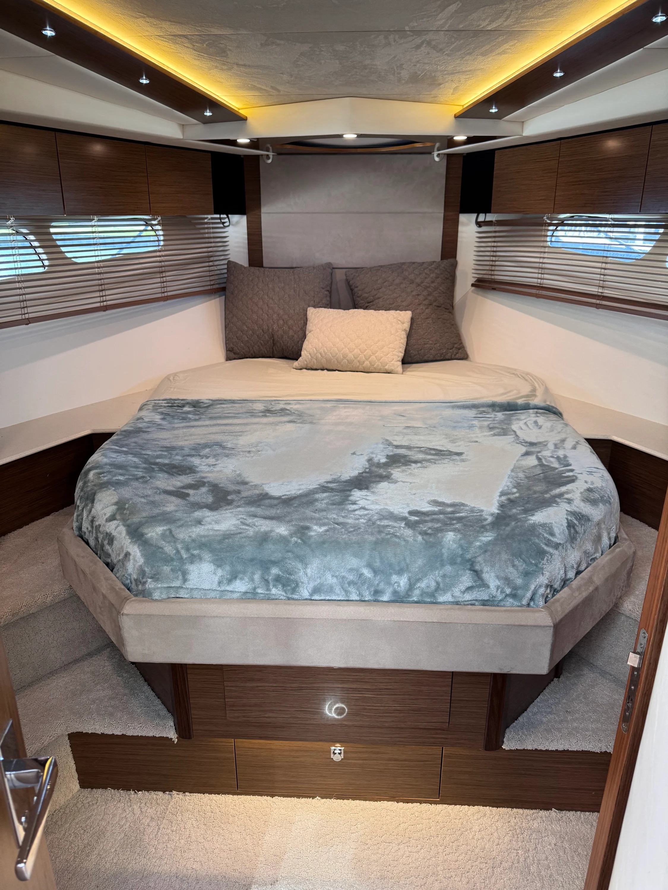 2014 Cruisers Yachts 45 CANTIUS Image Thumbnail #17
