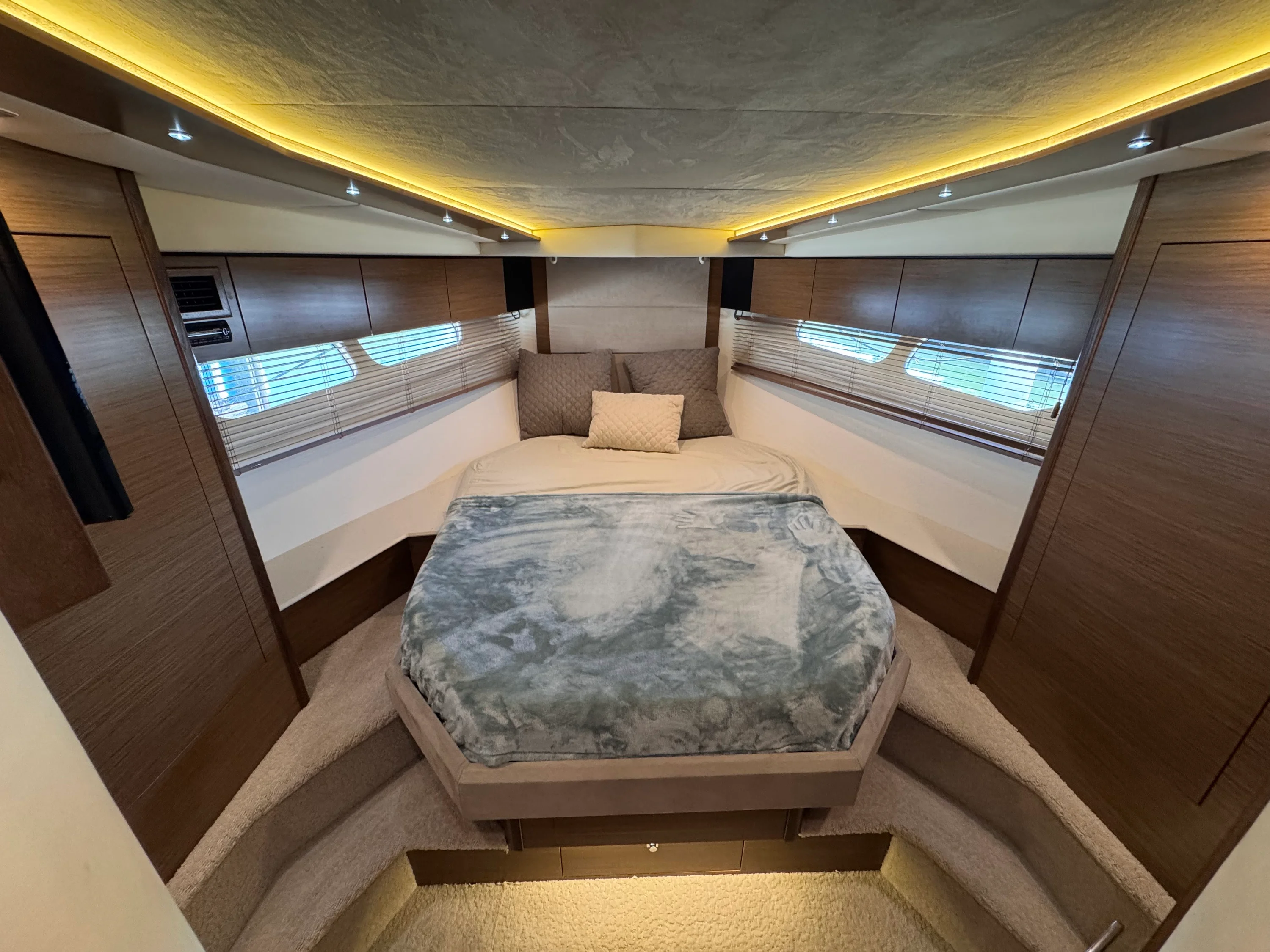 2014 Cruisers Yachts 45 CANTIUS Image Thumbnail #18