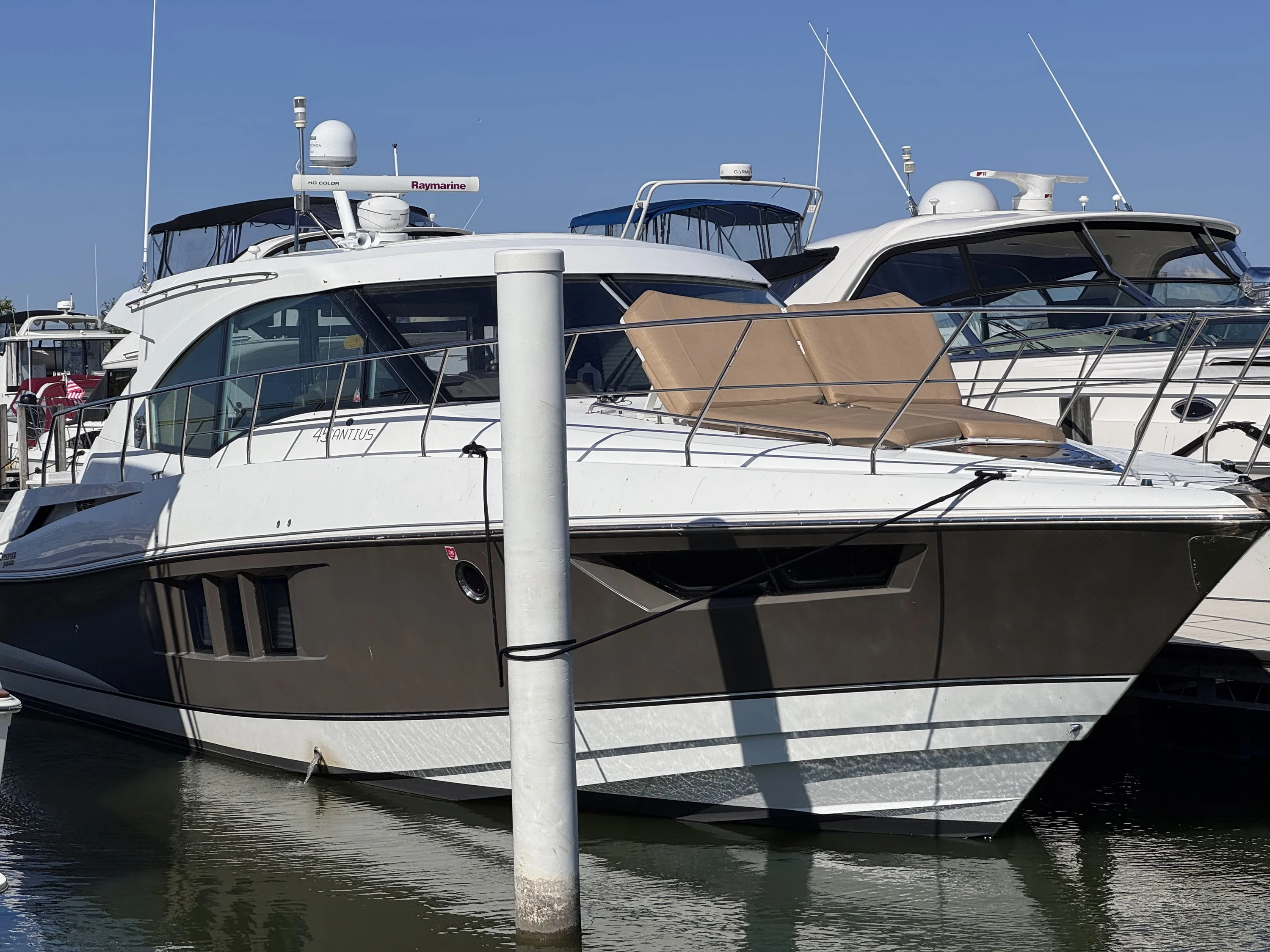 2014 Cruisers Yachts 45 CANTIUS Image Thumbnail #4