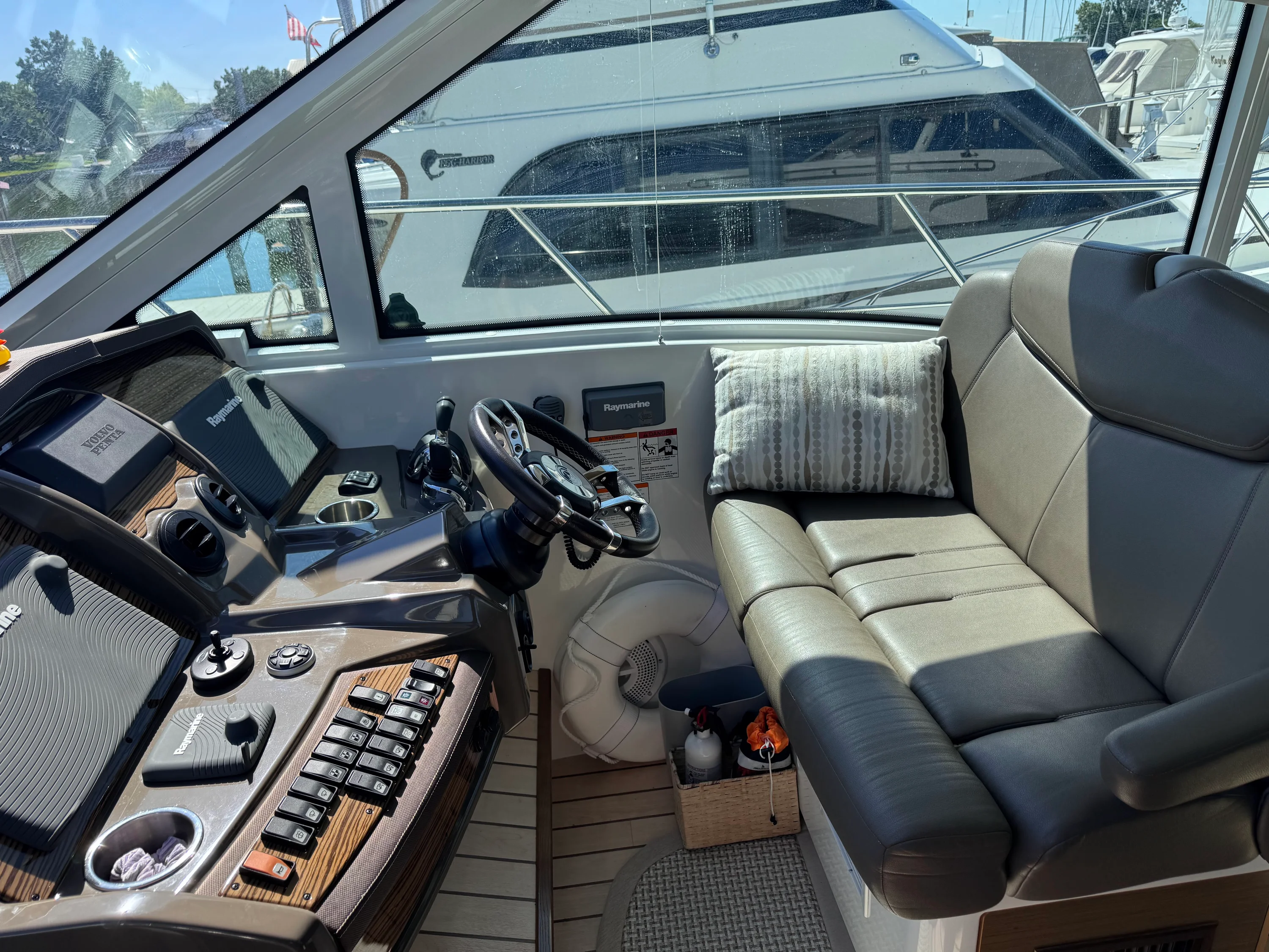 2014 Cruisers Yachts 45 CANTIUS Image Thumbnail #41