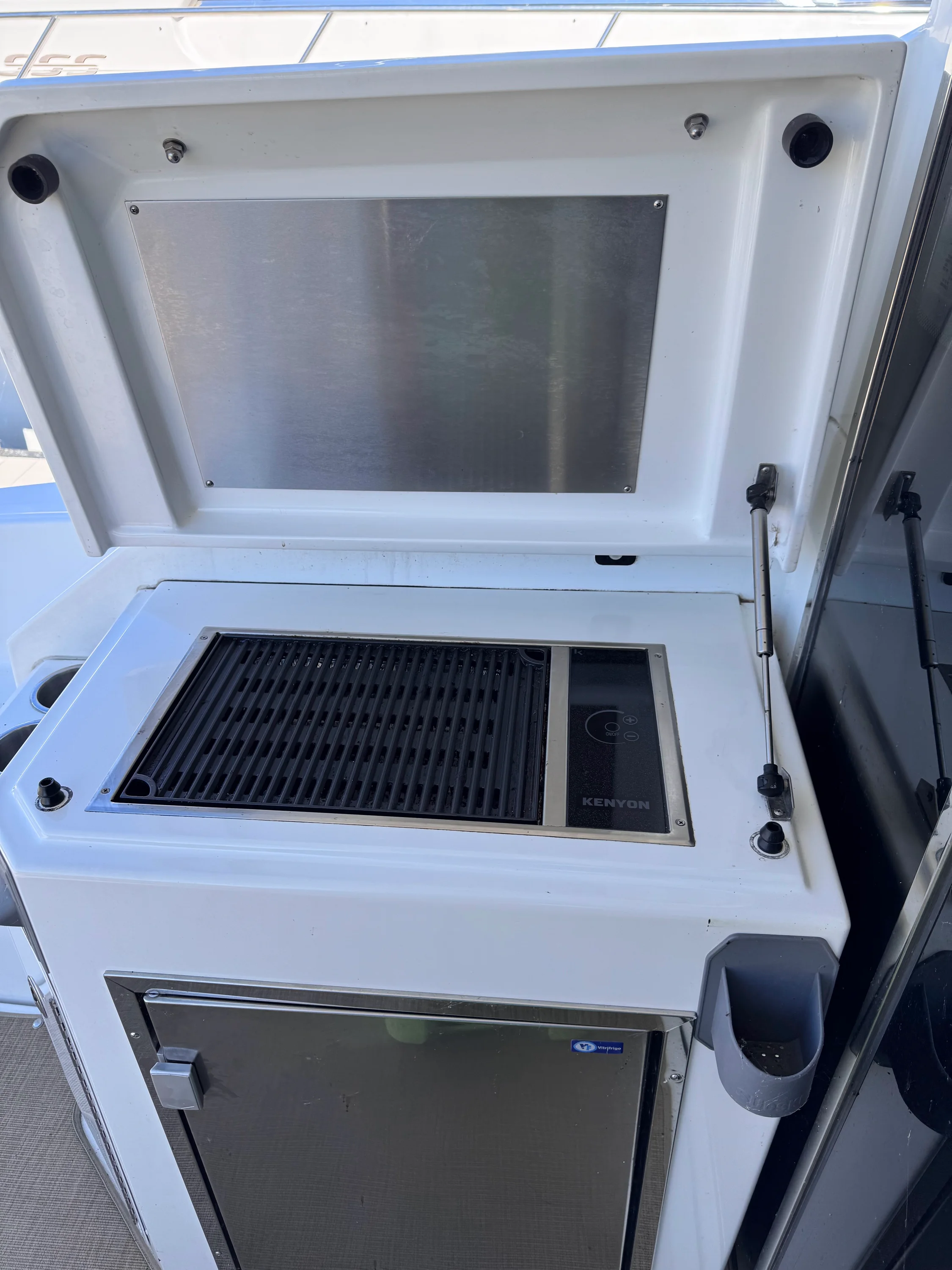 2014 Cruisers Yachts 45 CANTIUS Image Thumbnail #25