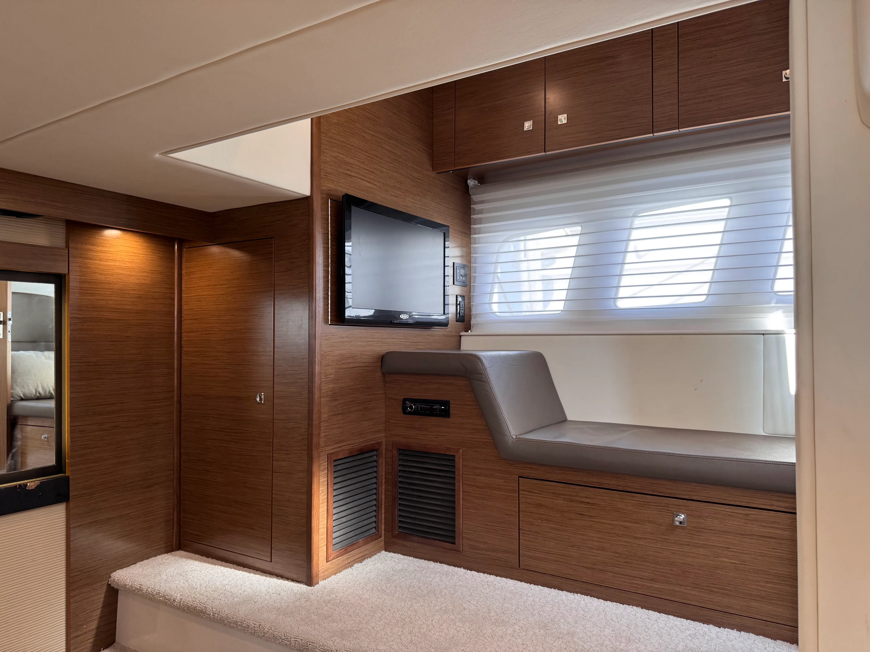 2014 Cruisers Yachts 45 CANTIUS Image Thumbnail #13
