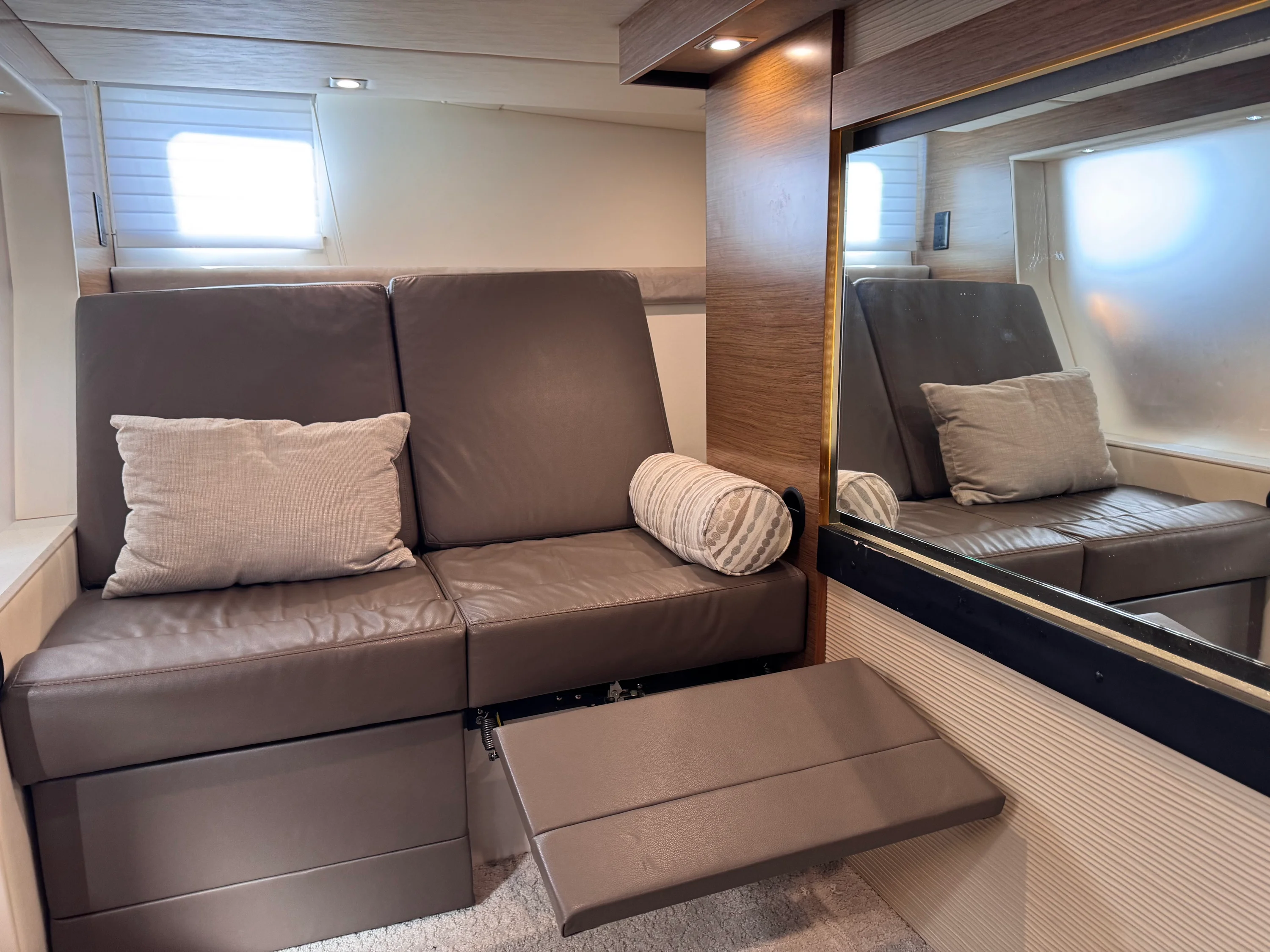 2014 Cruisers Yachts 45 CANTIUS Image Thumbnail #11