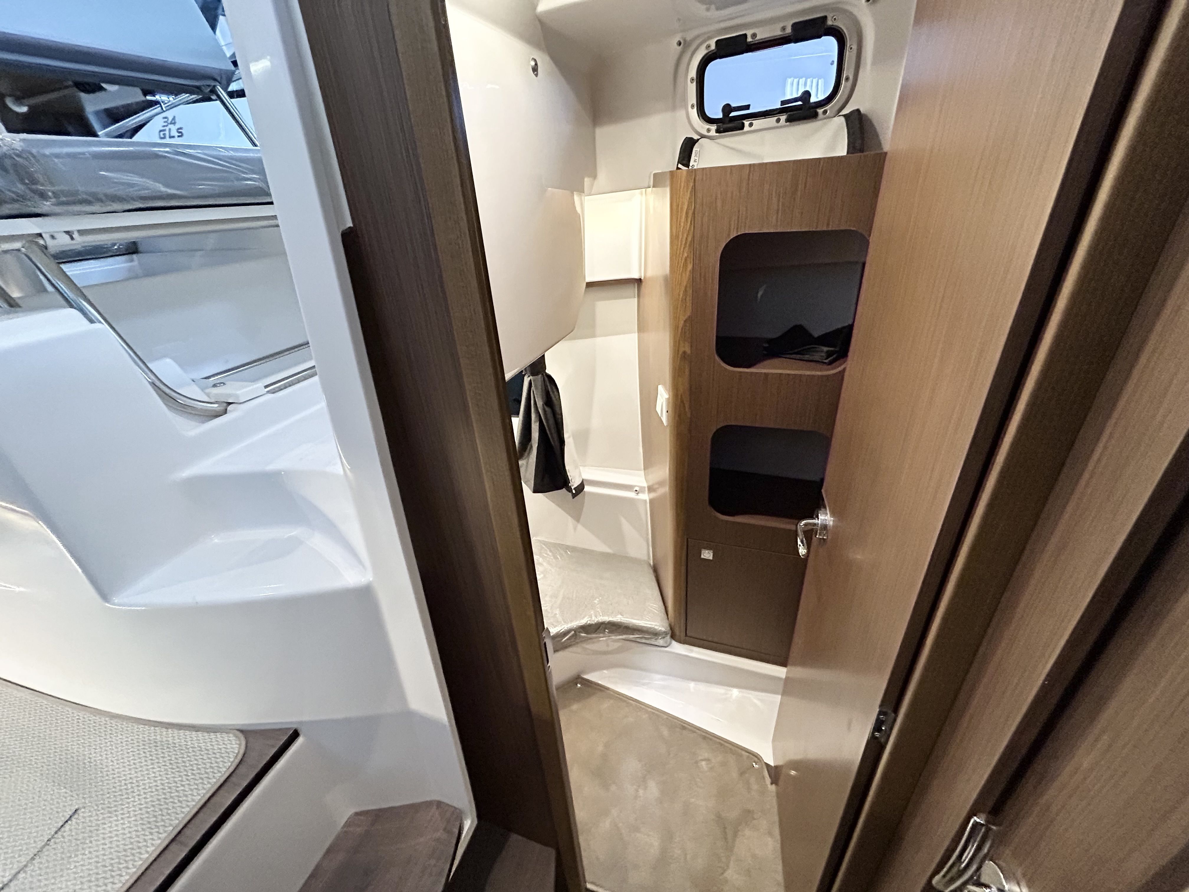 2024 Beneteau
                                                             9 OB Image Thumbnail #17