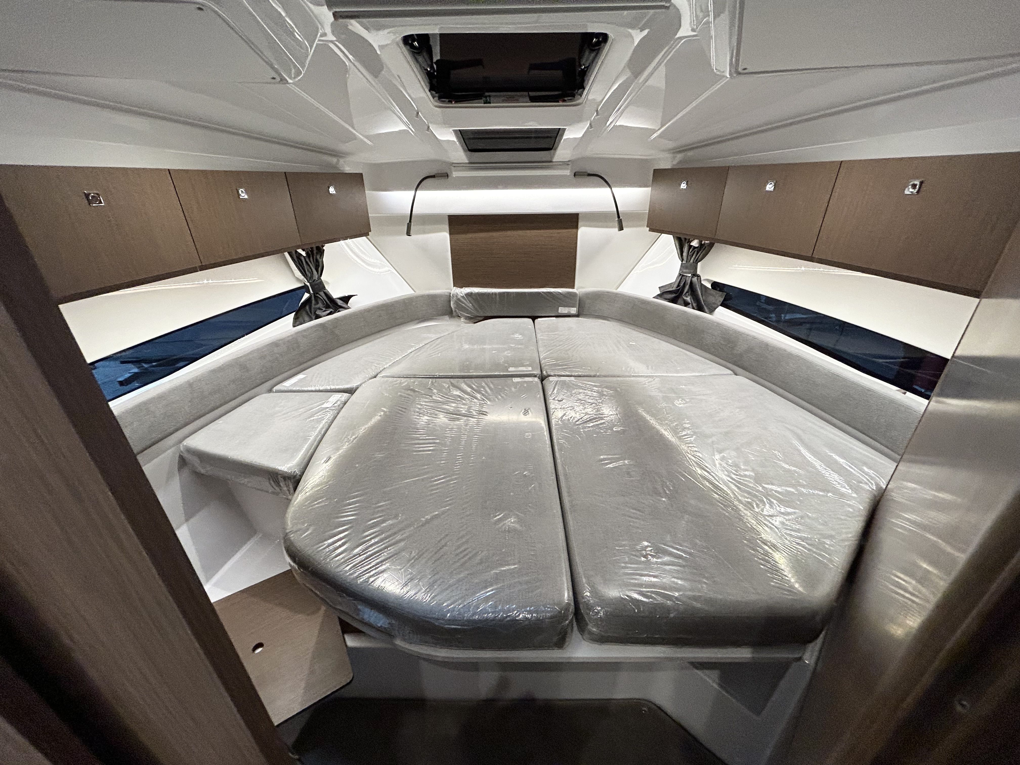 2024 Beneteau
                                                             9 OB Image Thumbnail #19