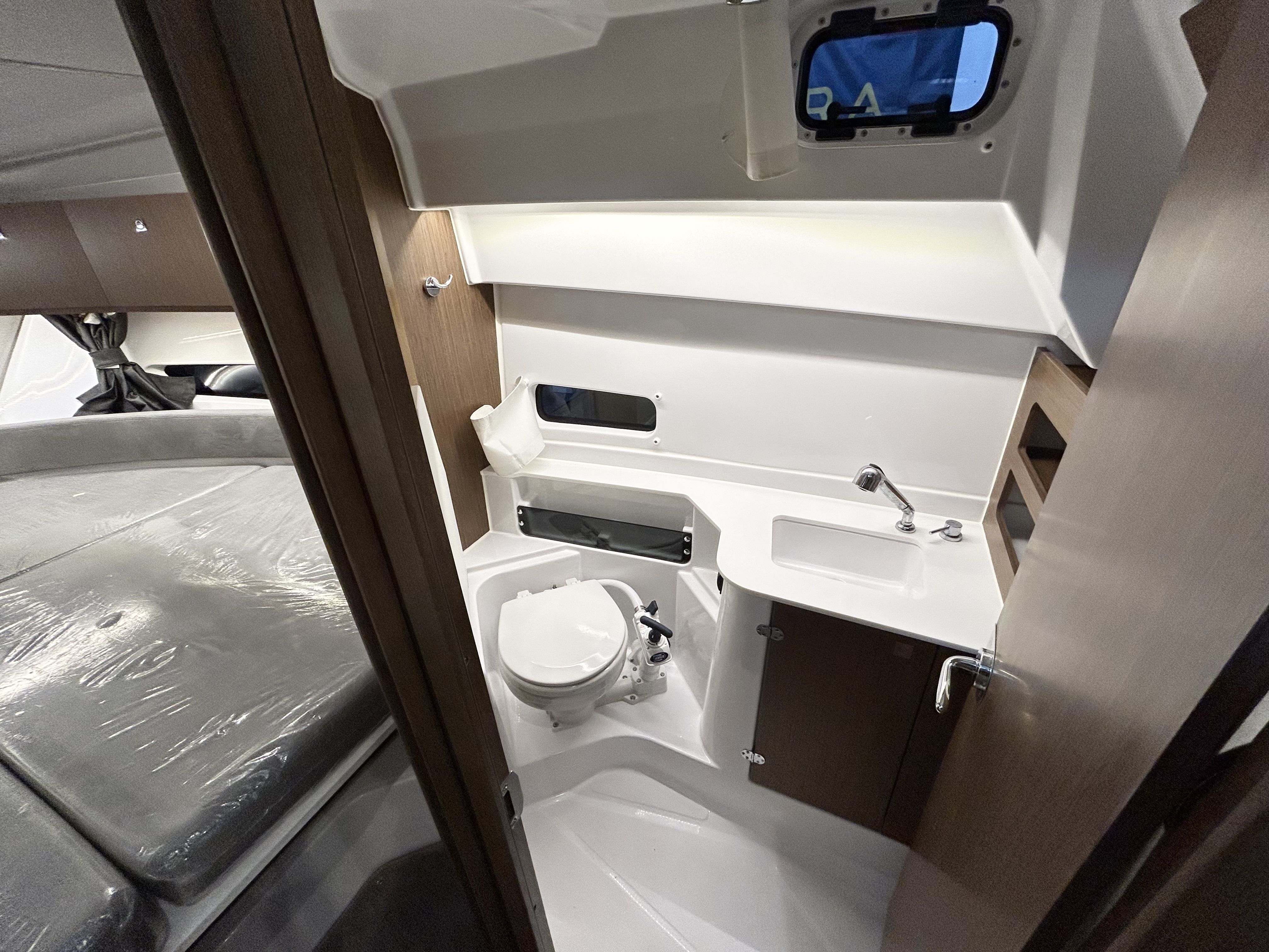 2024 Beneteau
                                                             9 OB Image Thumbnail #20