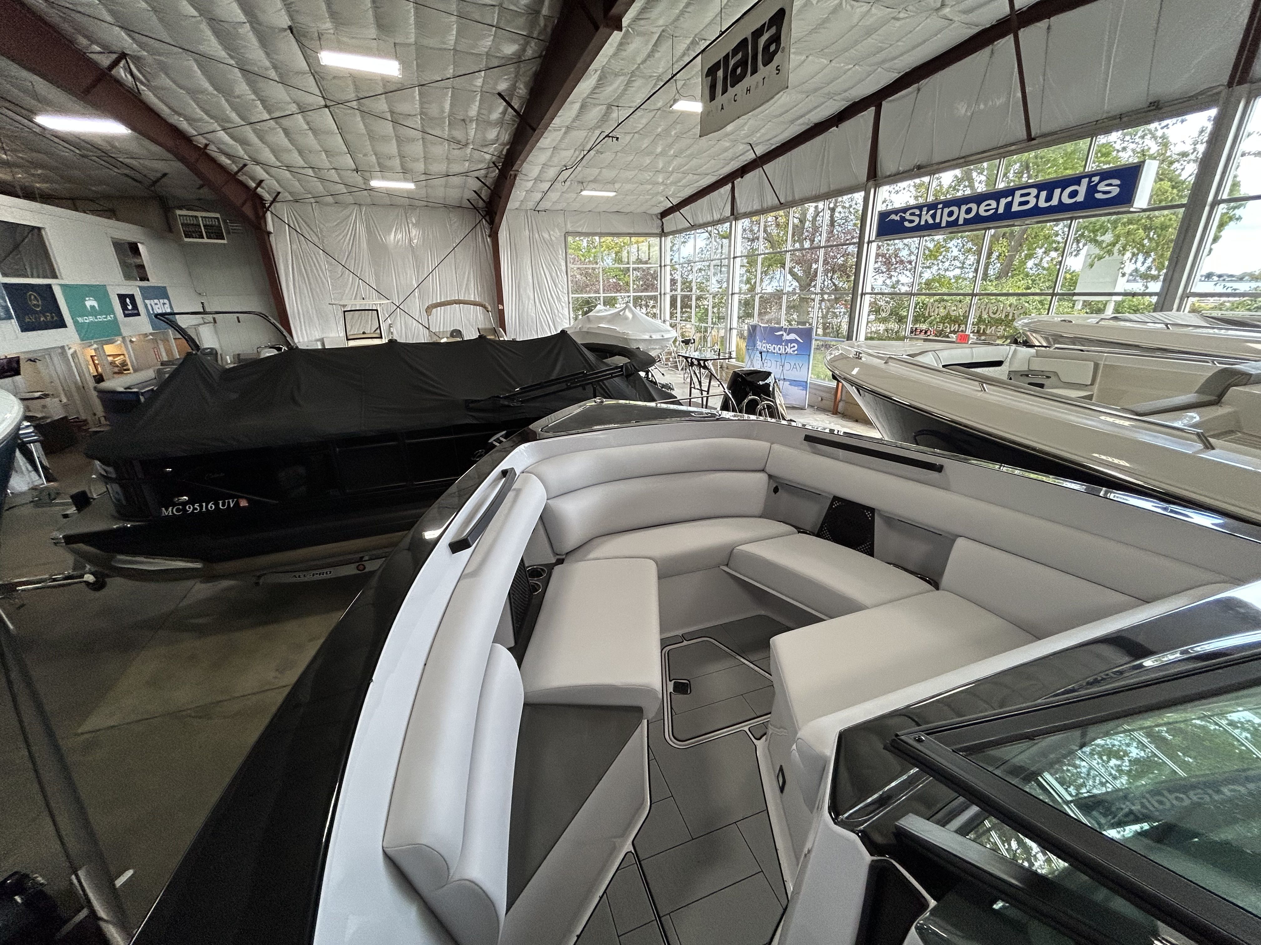 2024 Aviara AV32 Outboard Image Thumbnail #3