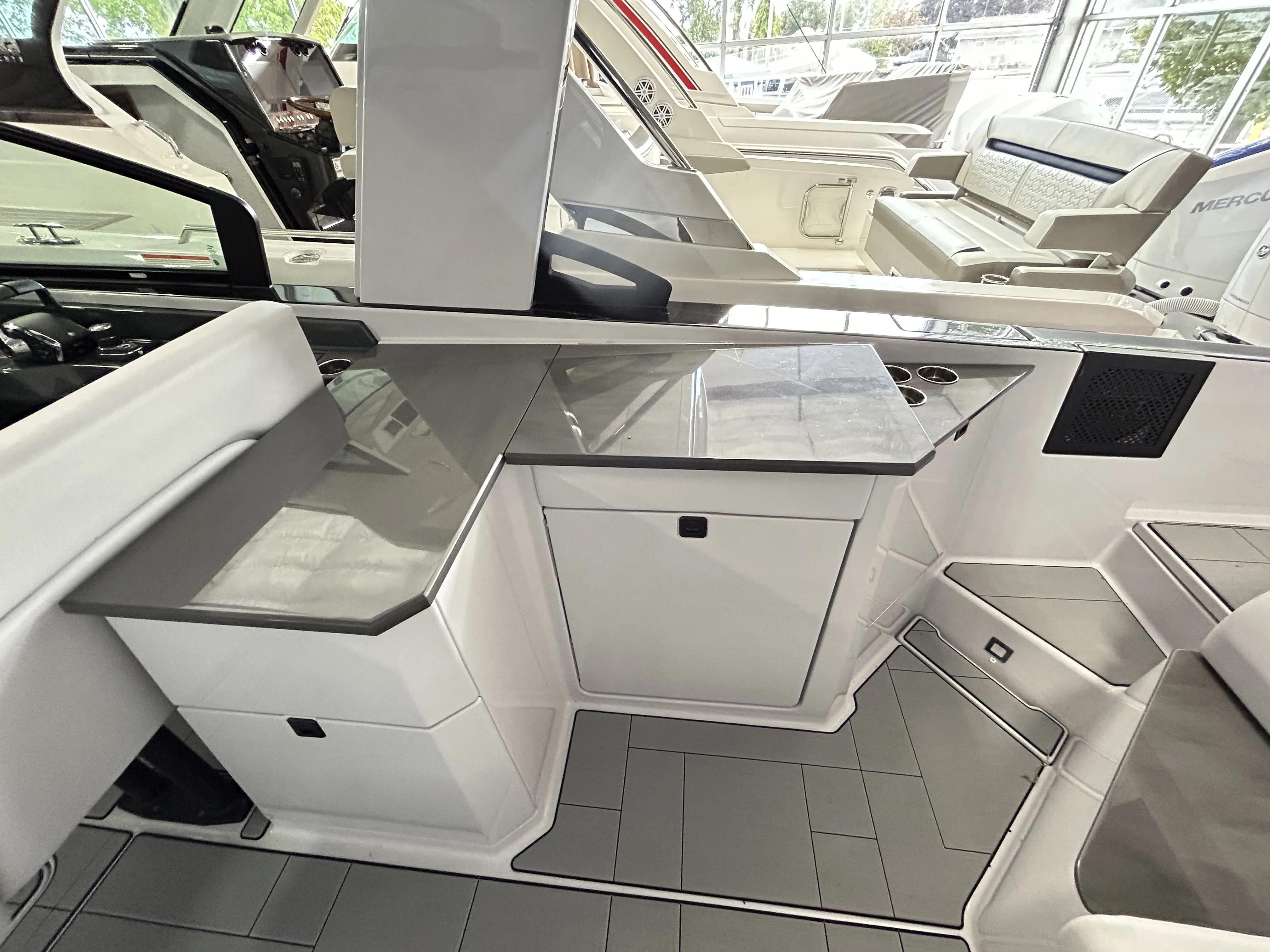 2024 Aviara AV32 Outboard Image Thumbnail #11