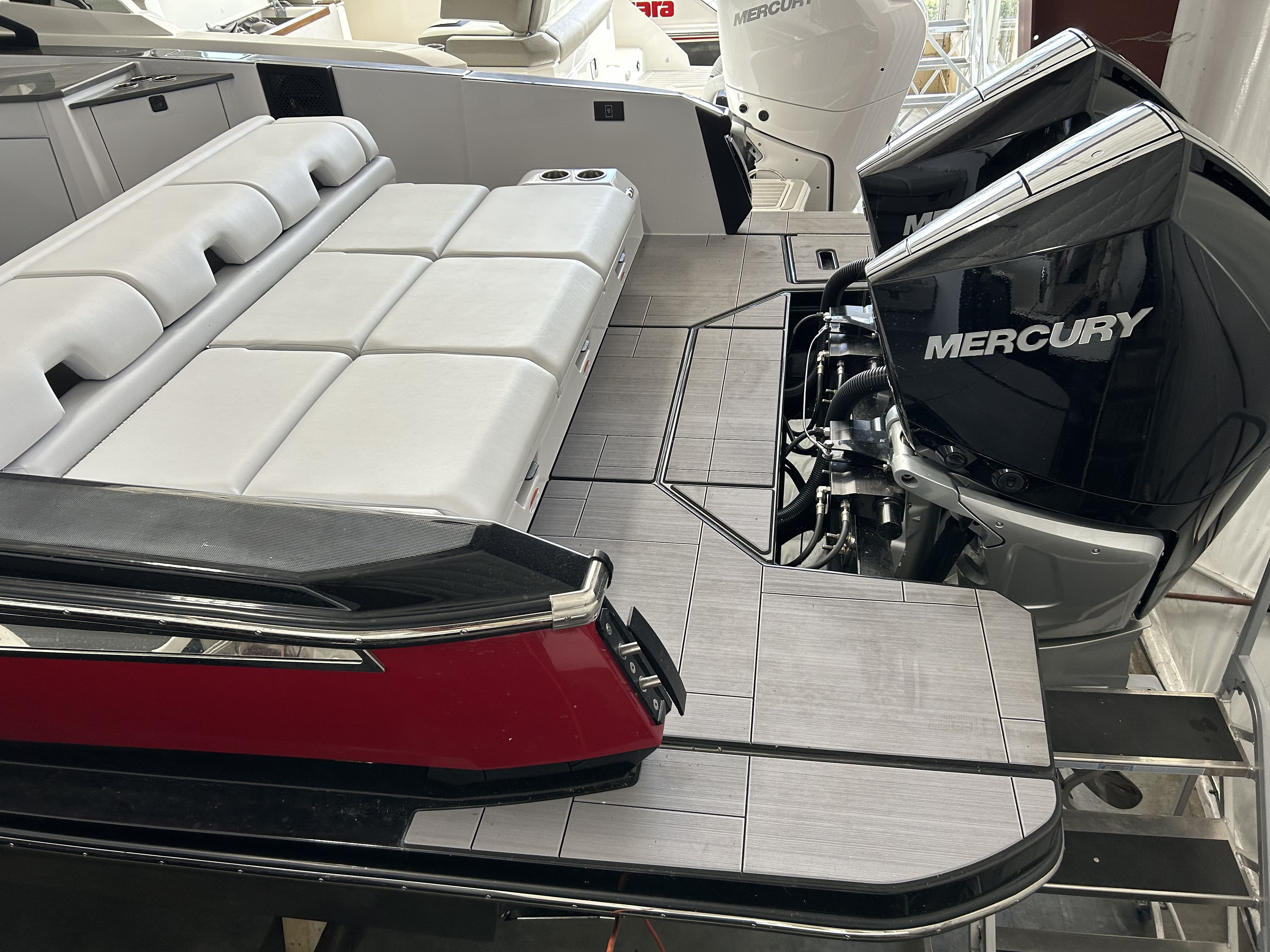 2024 Aviara
                                                             AV32 Outboard Image Thumbnail #24