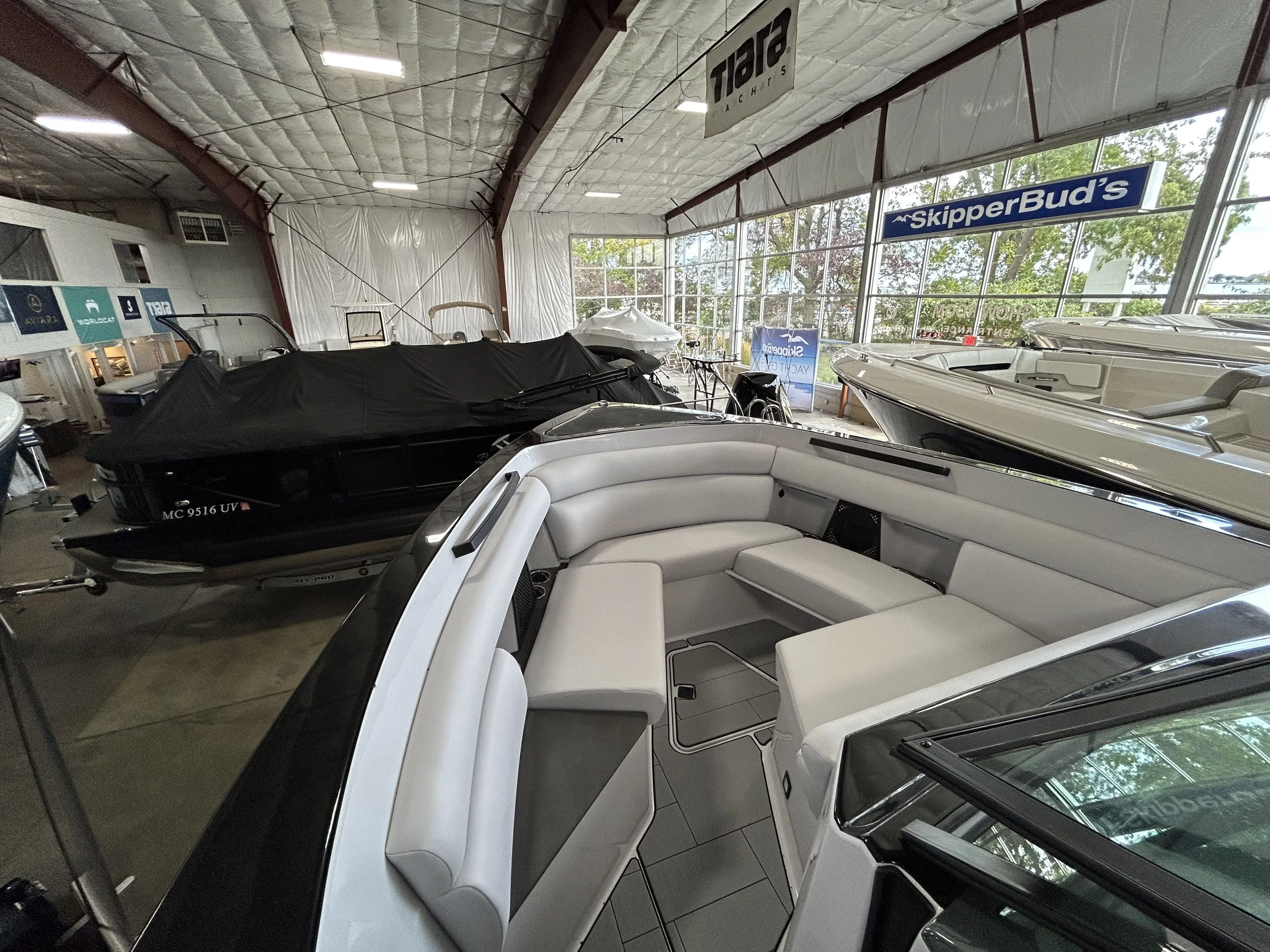 2024 Aviara AV32 Outboard Image Thumbnail #3