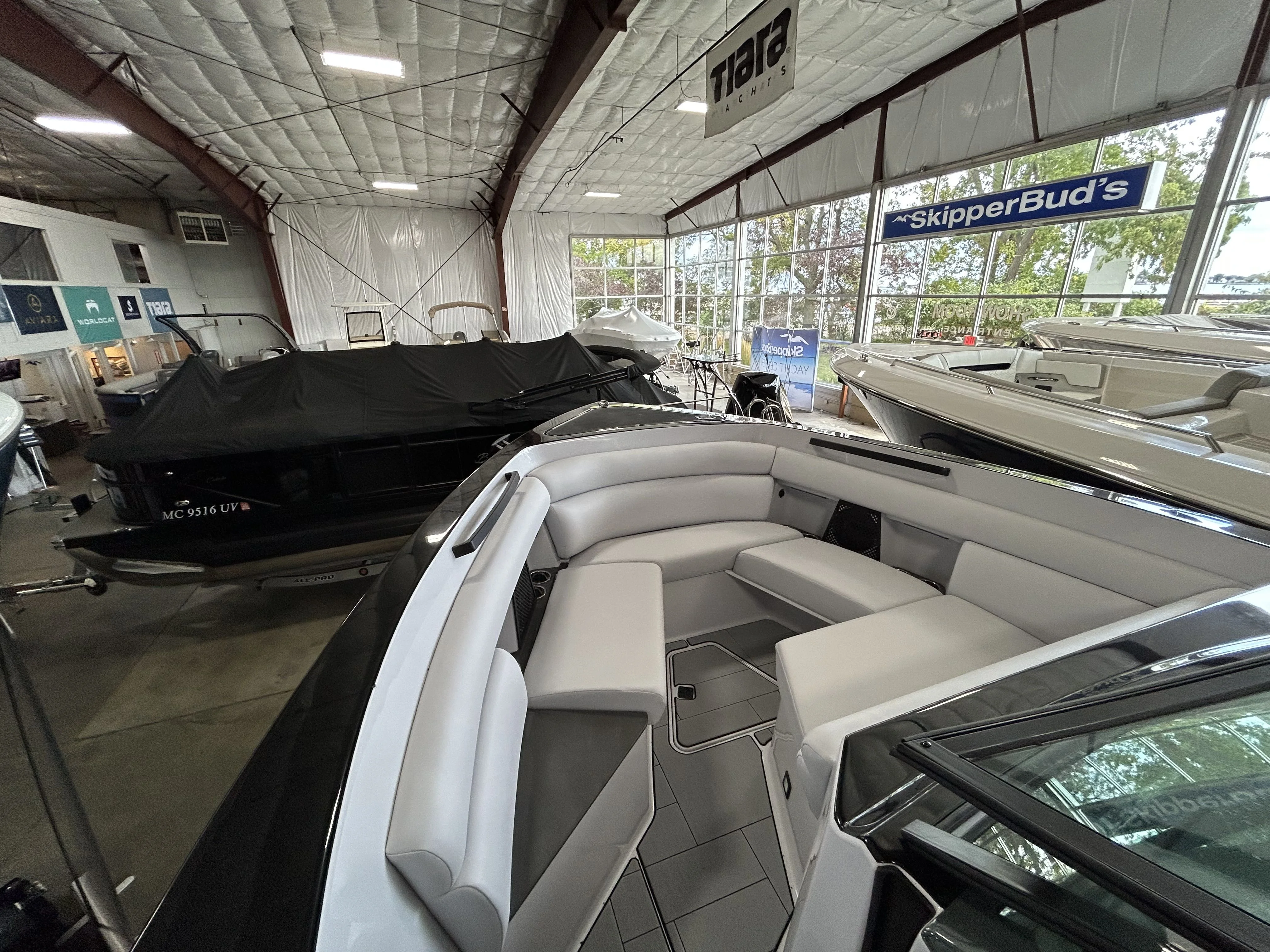 2024 Aviara AV32 Outboard Image Thumbnail #3