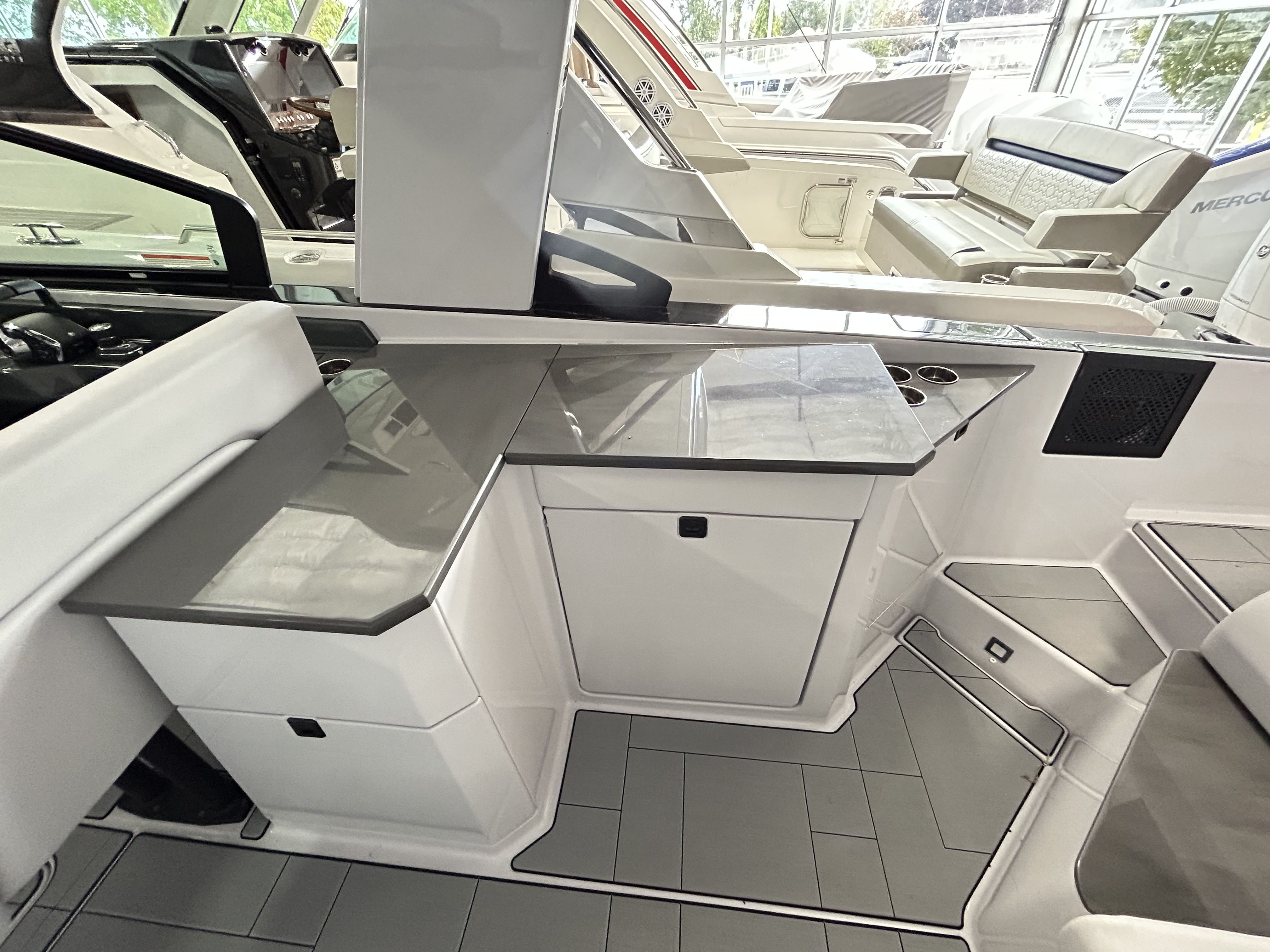 2024 Aviara AV32 Outboard Image Thumbnail #11