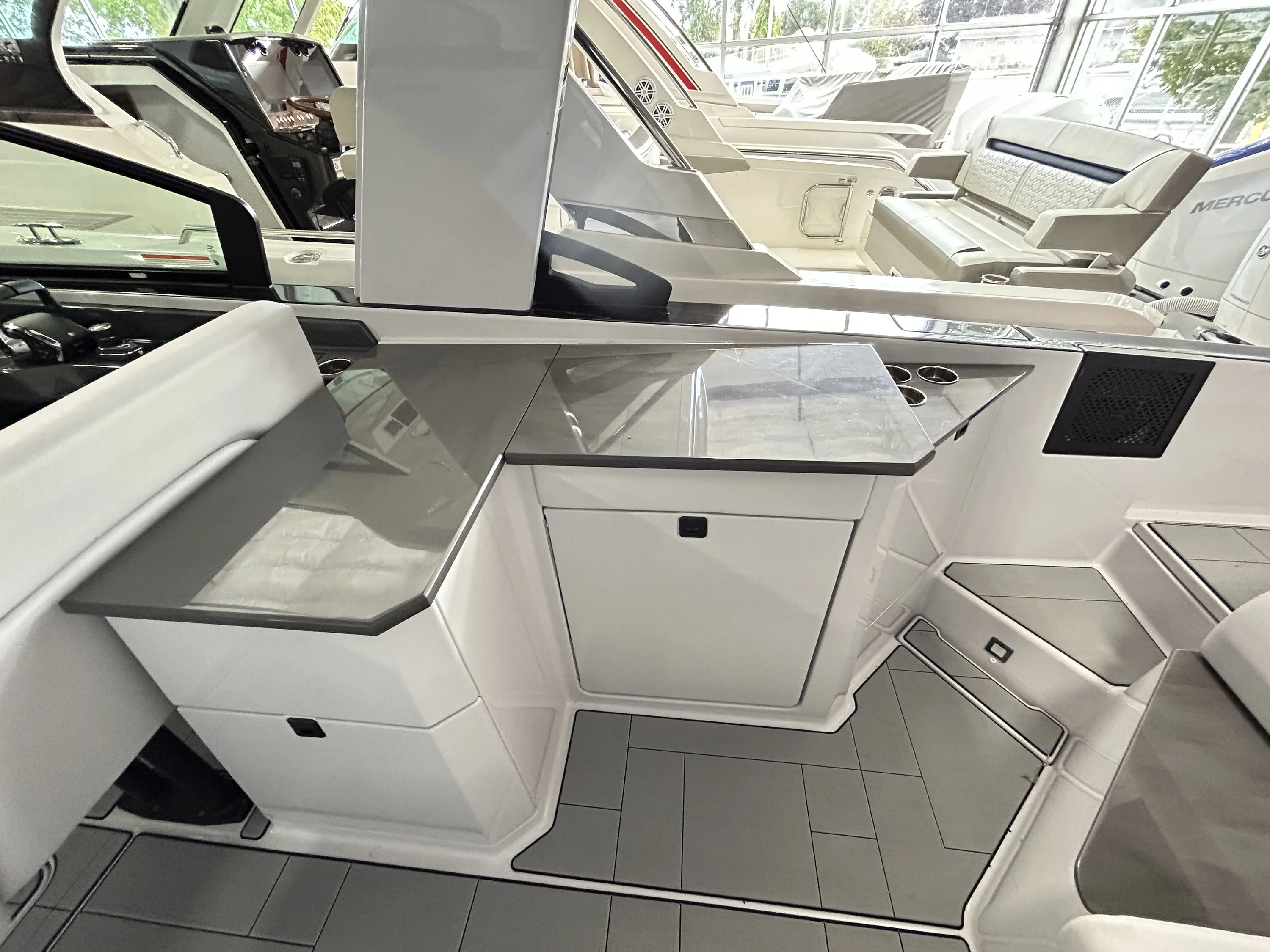 2024 Aviara AV32 Outboard Image Thumbnail #11