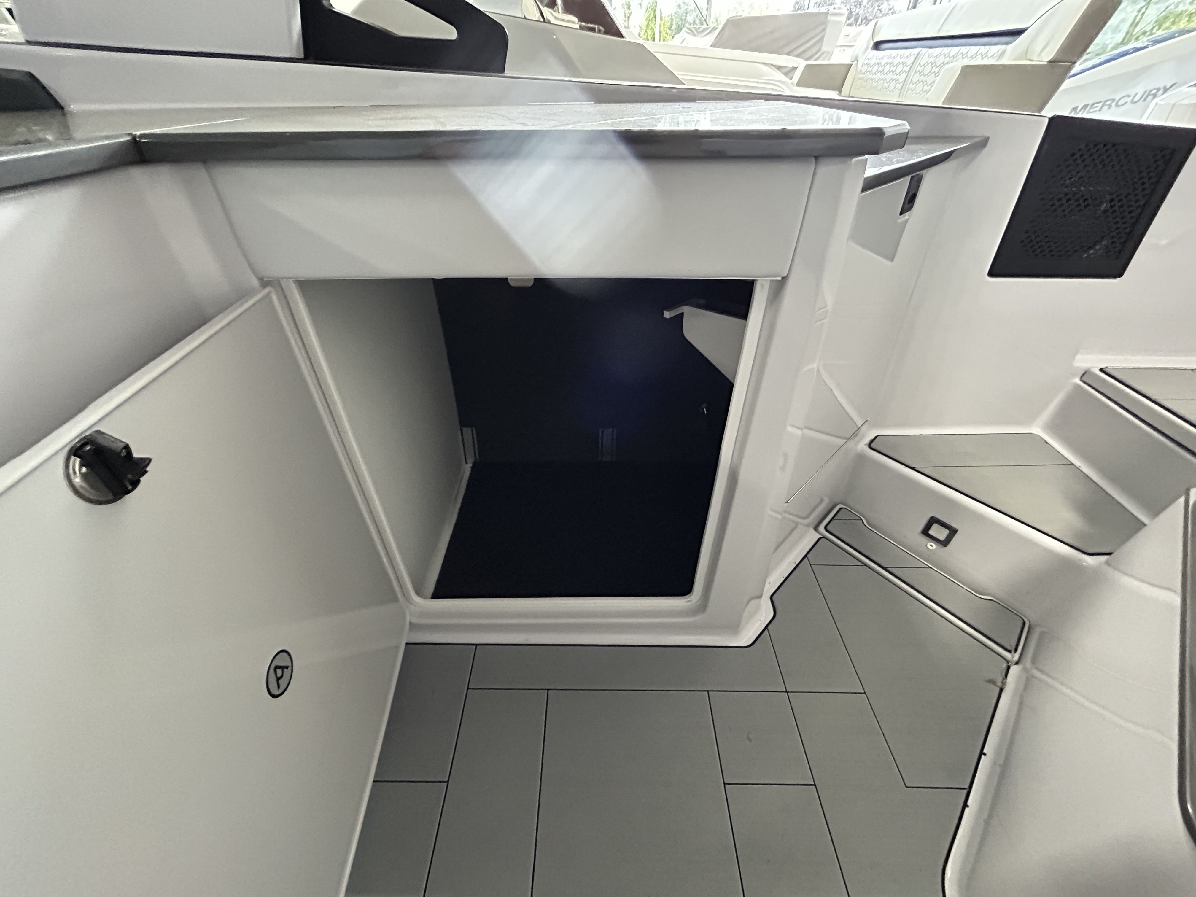 2024 Aviara AV32 Outboard Image Thumbnail #16