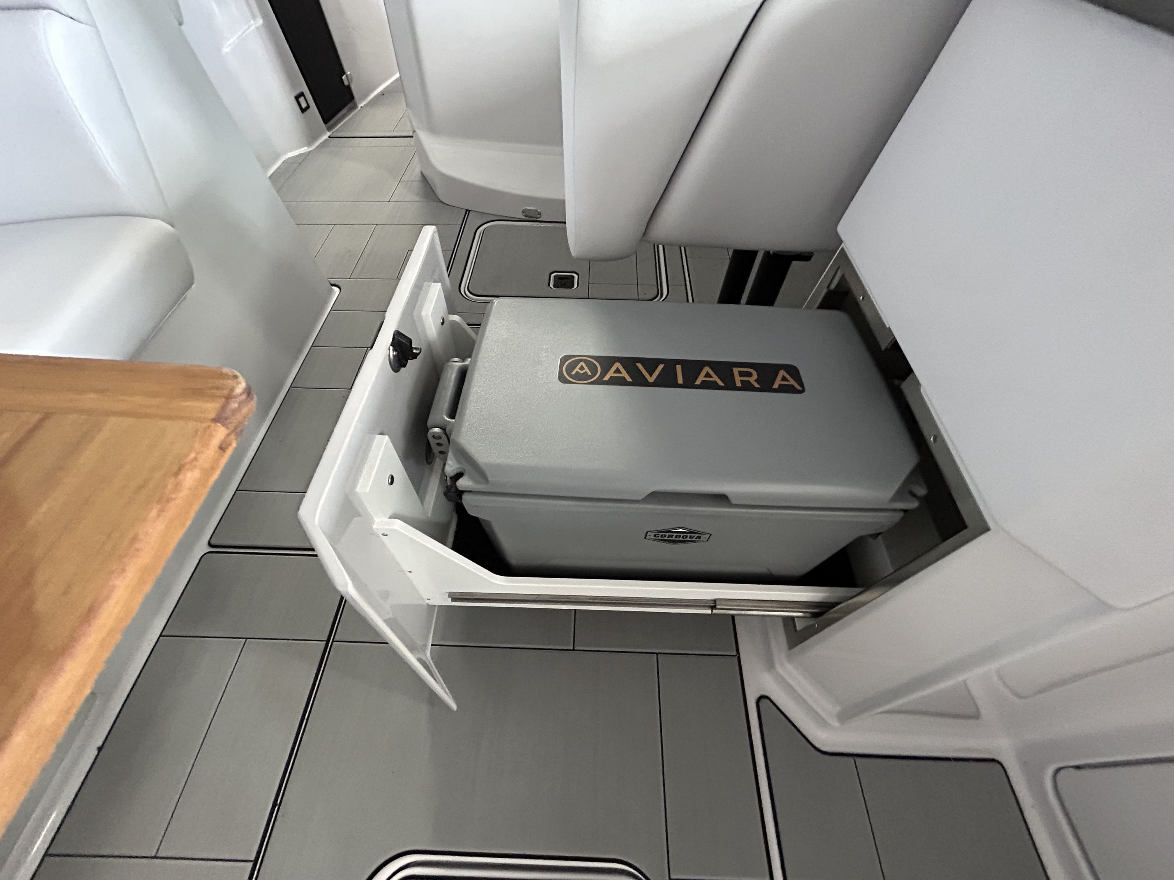 2024 Aviara AV32 Outboard Image Thumbnail #17