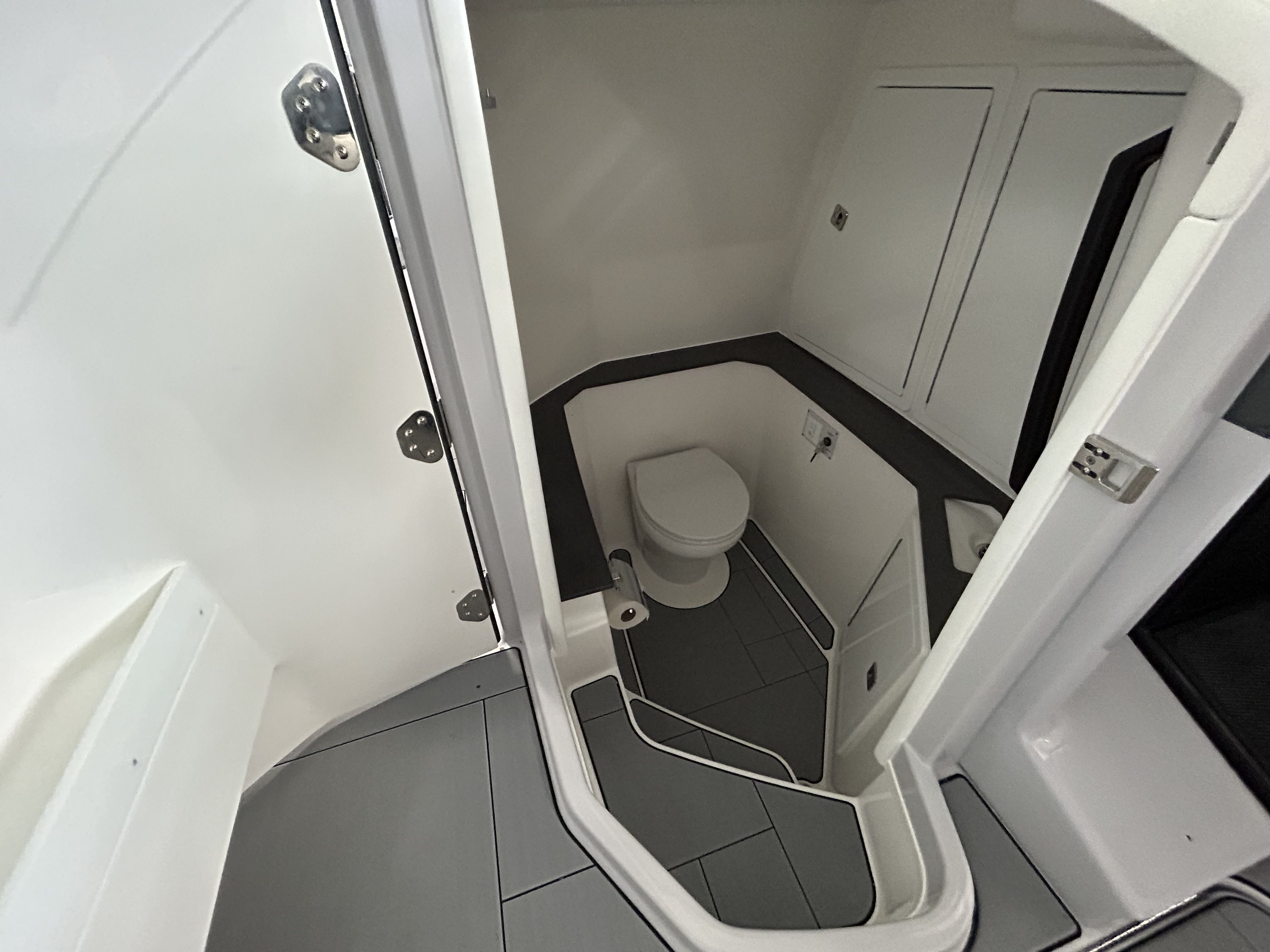 2024 Aviara AV32 Outboard Image Thumbnail #18