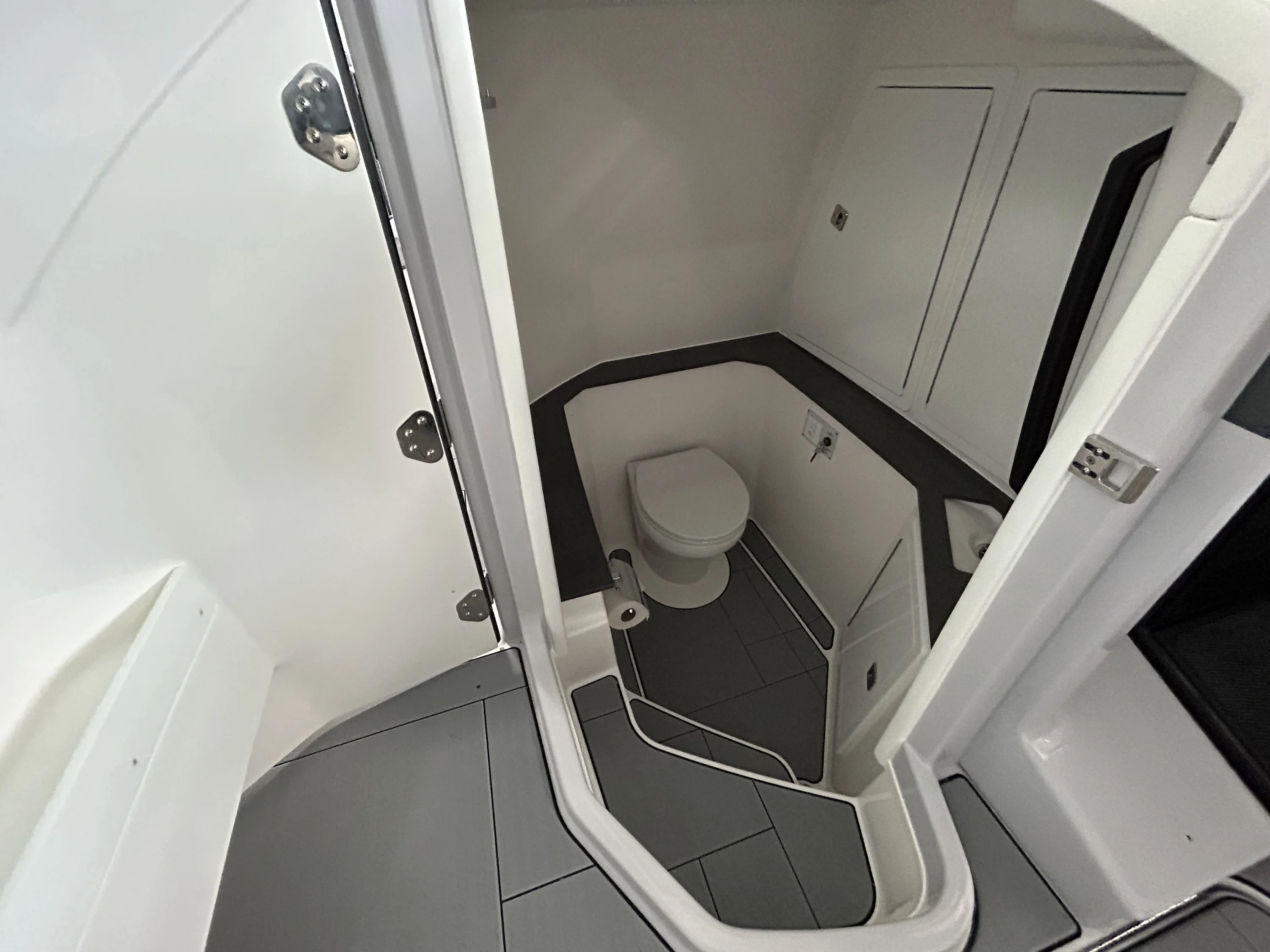 2024 Aviara AV32 Outboard Image Thumbnail #18