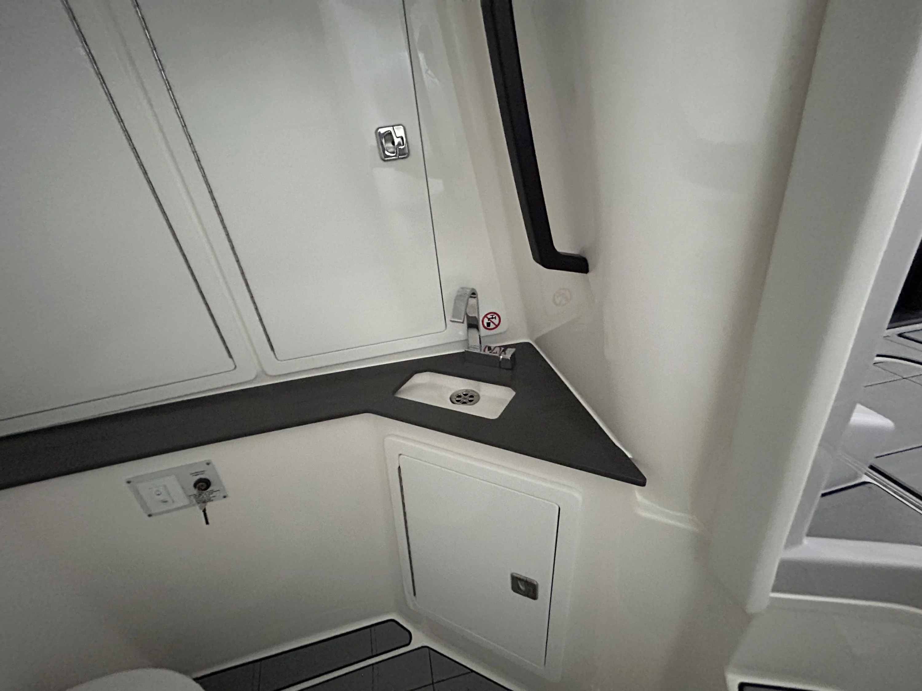 2024 Aviara AV32 Outboard Image Thumbnail #19