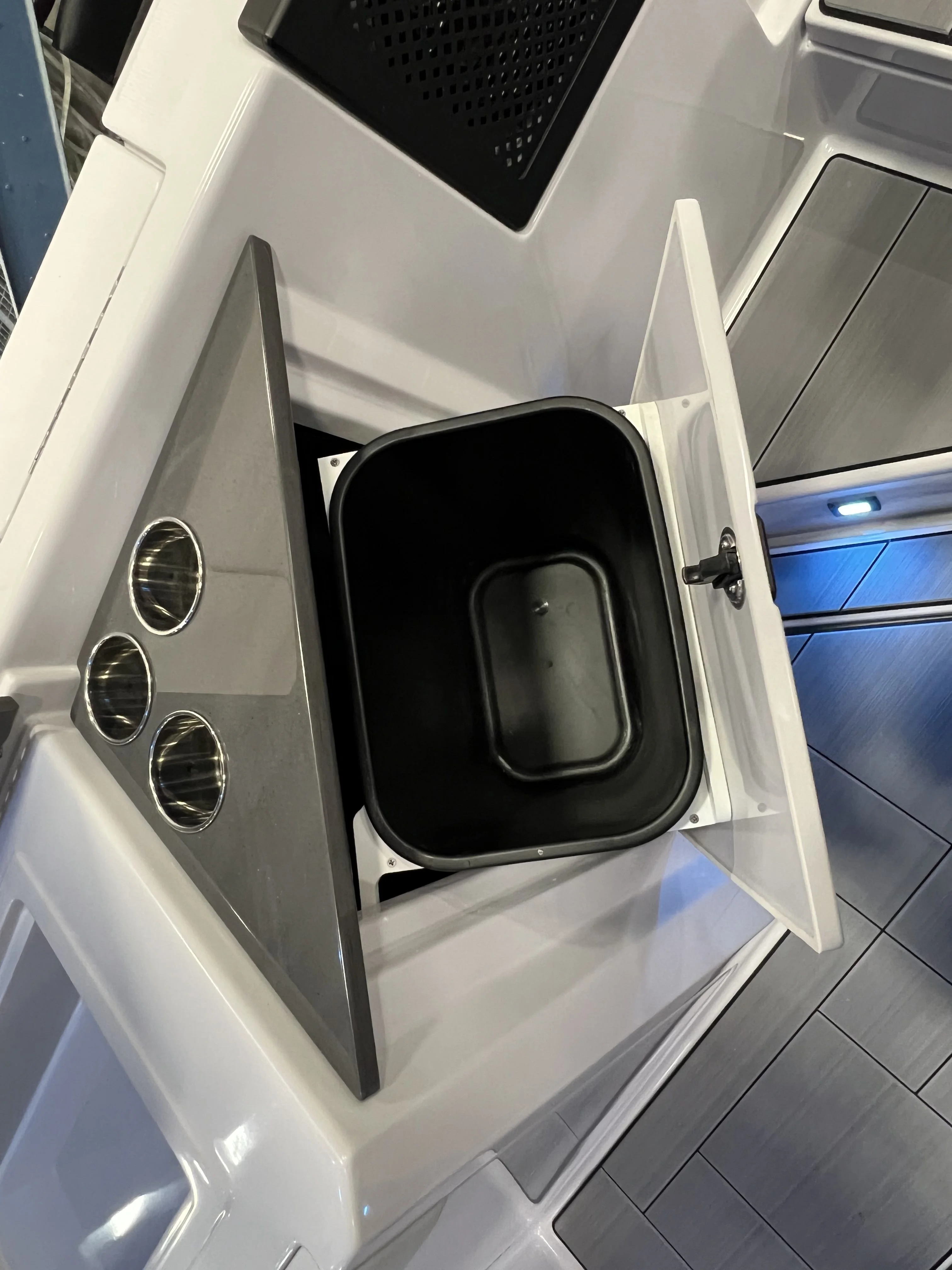 2024 Aviara AV32 Image Thumbnail #15