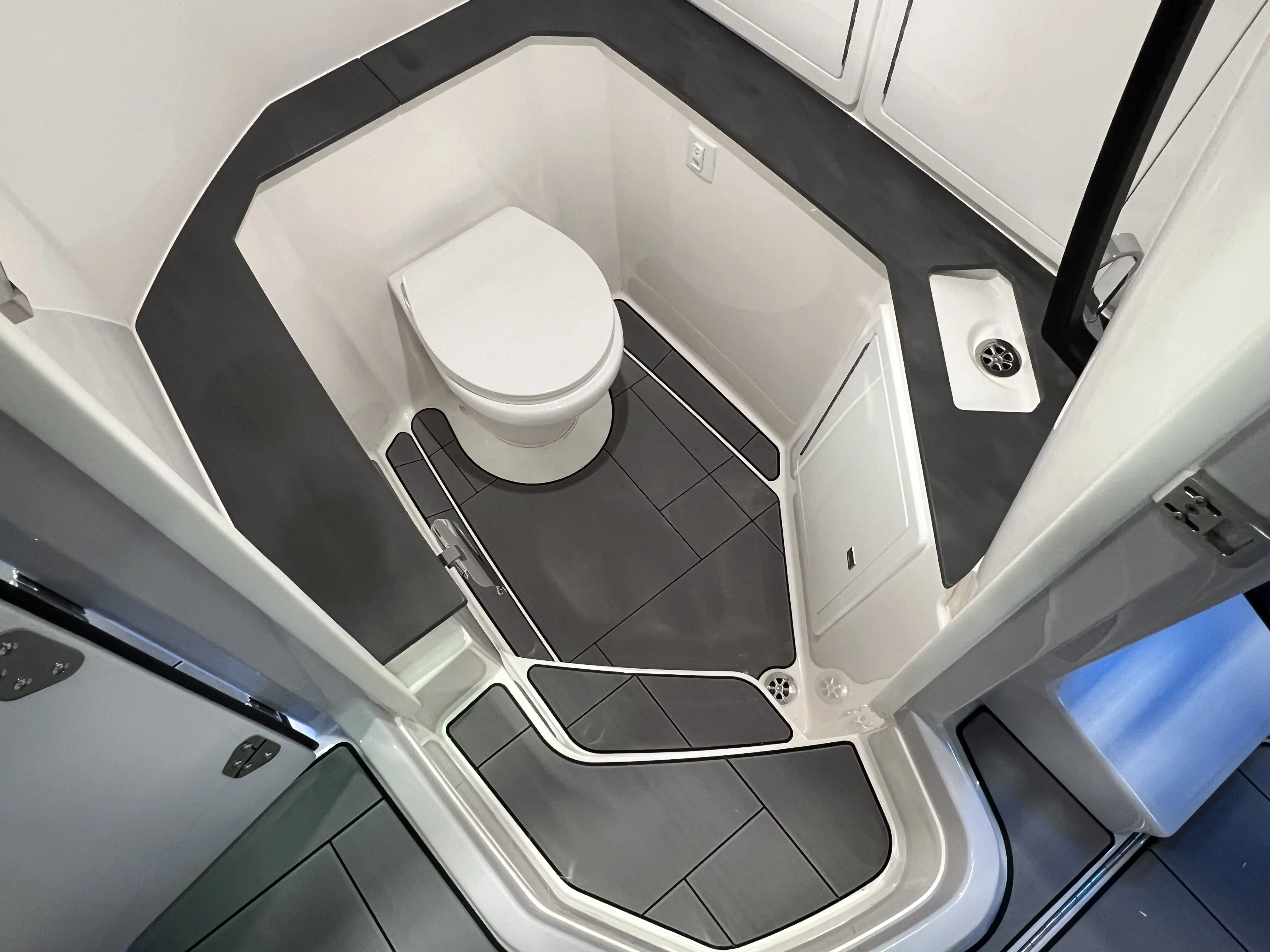 2024 Aviara AV32 Image Thumbnail #30