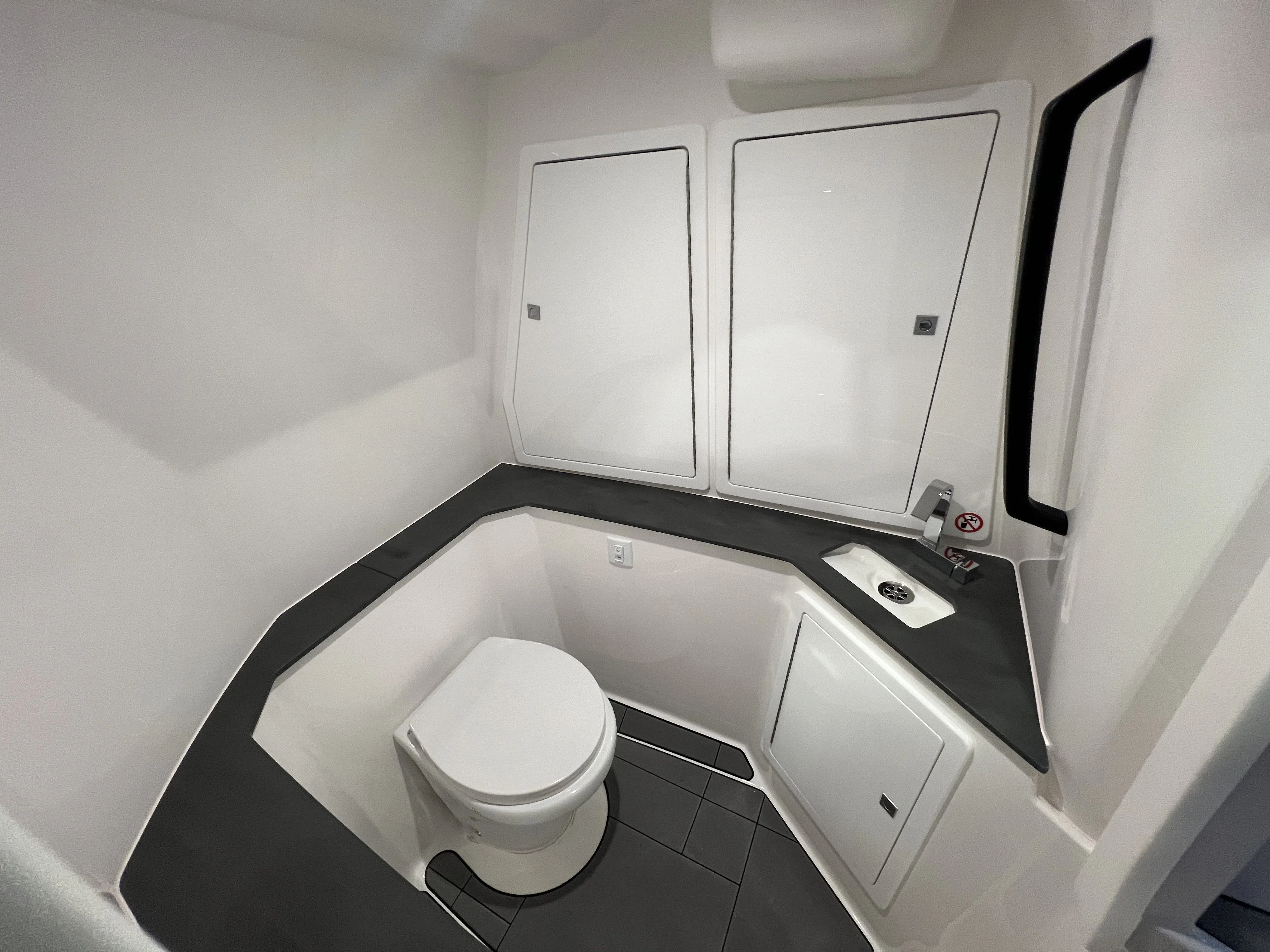 2024 Aviara AV32 Image Thumbnail #31