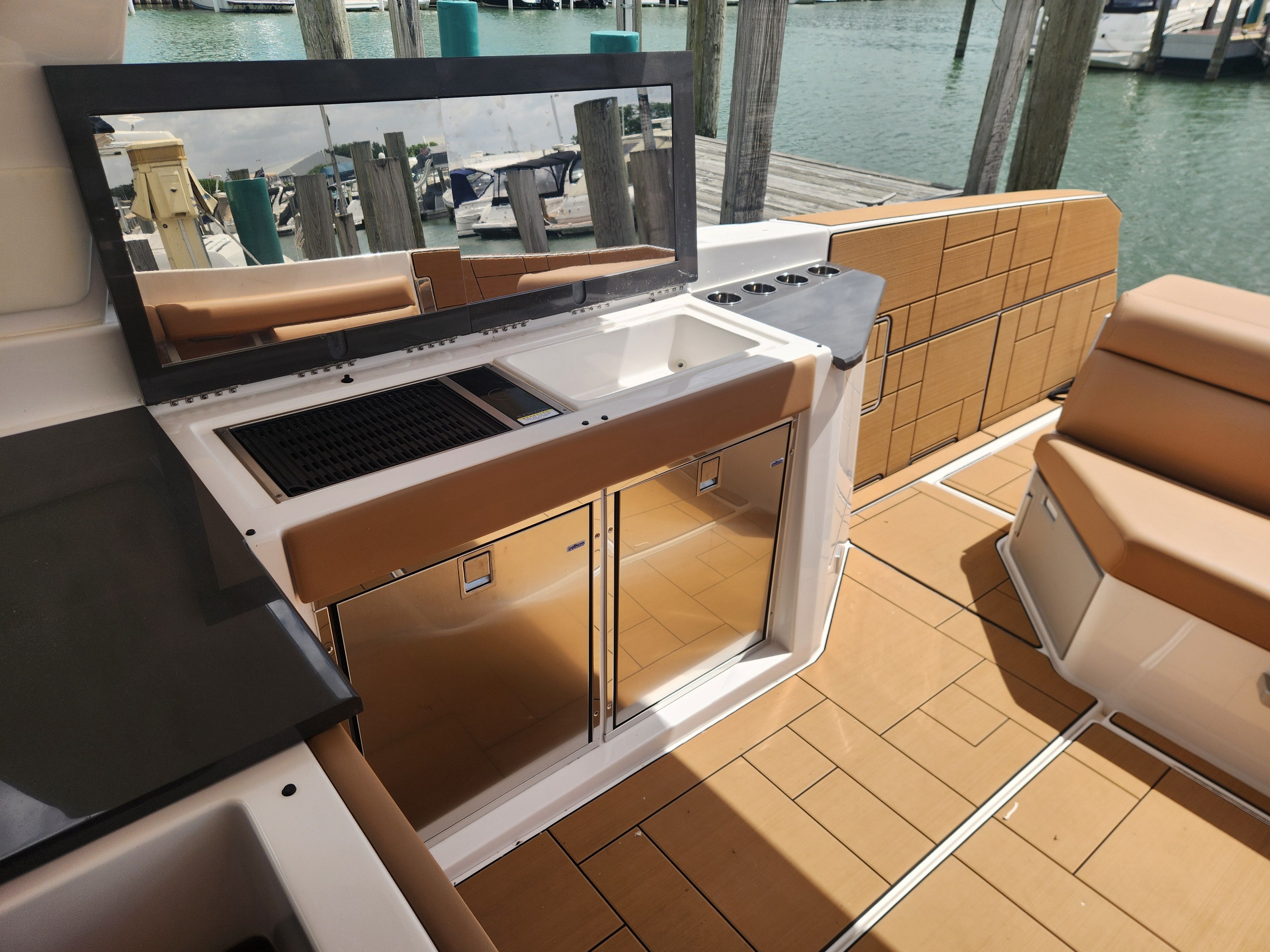 2024 Aviara
                                                             AV40 Image Thumbnail #15