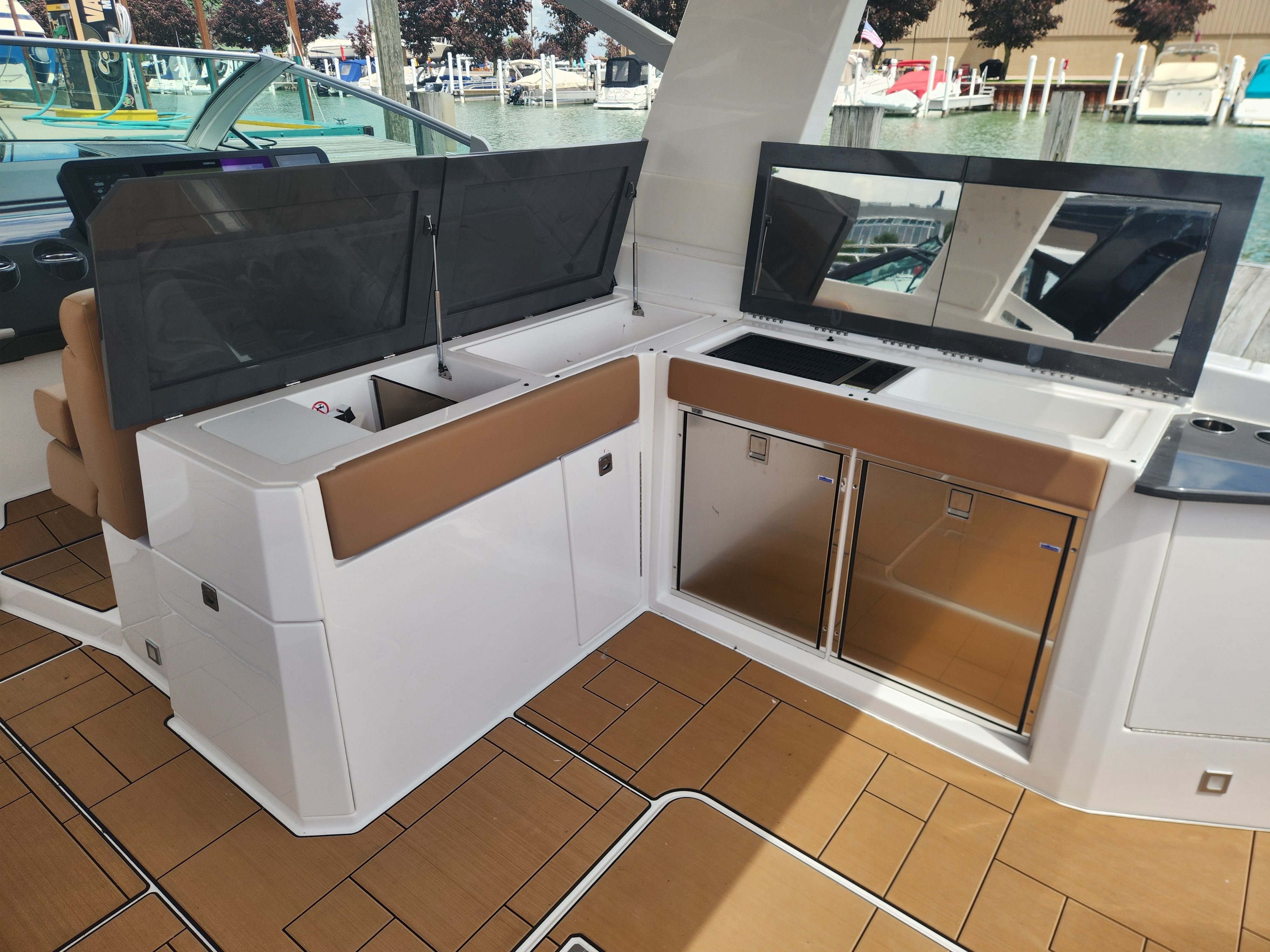 2024 Aviara
                                                             AV40 Image Thumbnail #14