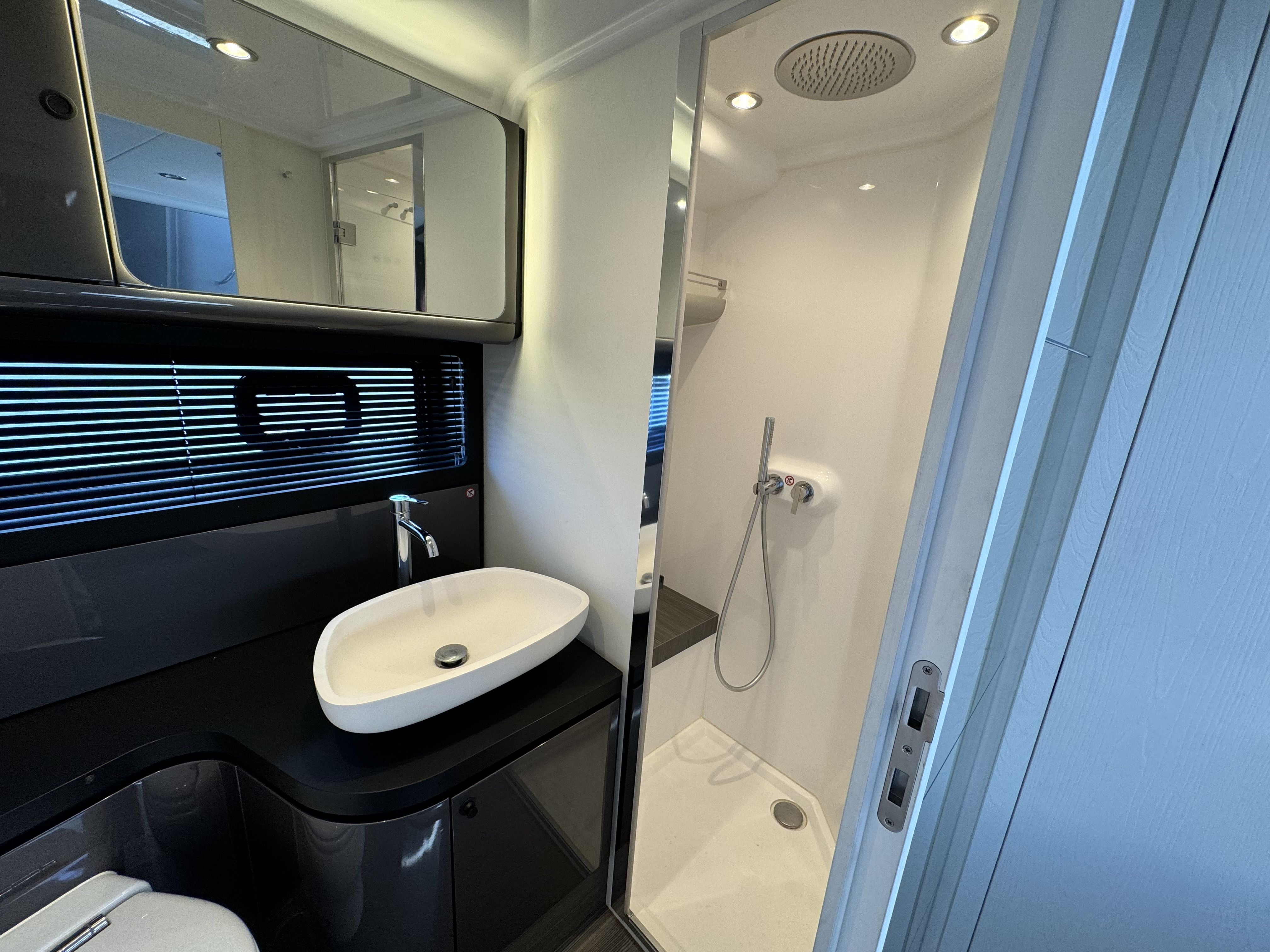 2024 Azimut
                                                             42VERVE Image Thumbnail #40