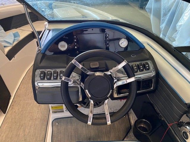 2016 Regal 2100 SURF Image Thumbnail #16