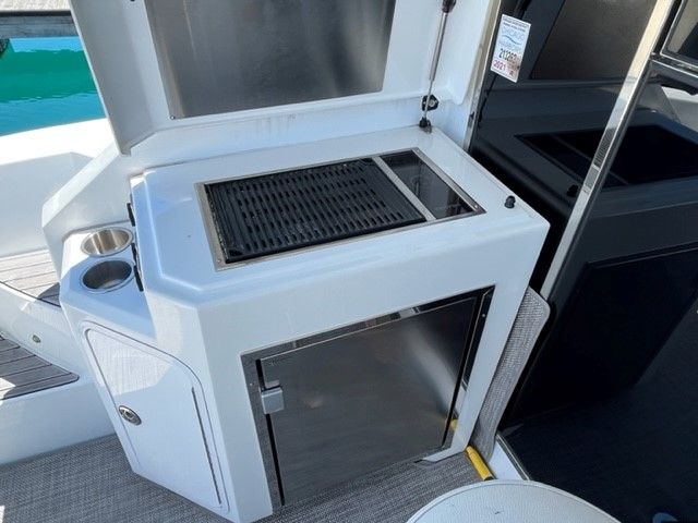 2016 Cruisers Yachts
                                                             45 CANTIUS Image Thumbnail #11